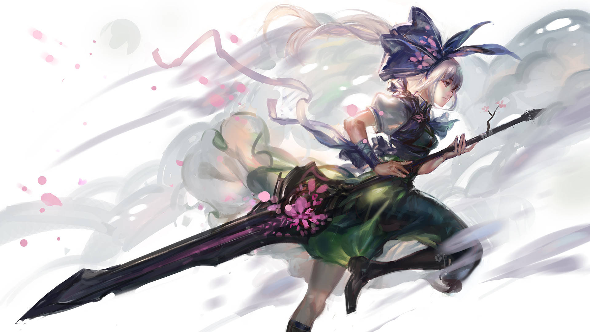 東方 桌布 壁紙 — 一位充滿動感的動漫女孩，銀色頭髮，戴著蝴蝶帽，在旋轉的粉紅櫻花和薄霧中揮舞著長劍。