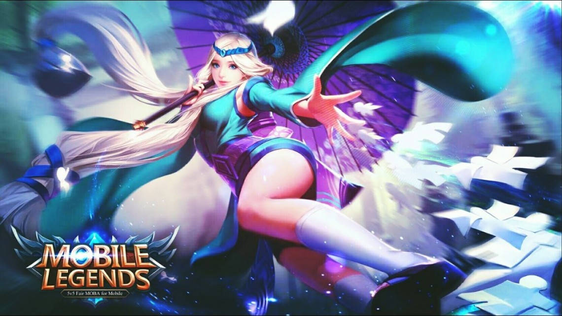 mobile legends logo 桌布 壁紙 — 一位充滿動感的動漫風格女戰士，飄逸的白髮，身穿紫色和藍綠色的服裝，在充滿活力的奇幻戰鬥場景中釋放魔法能量。