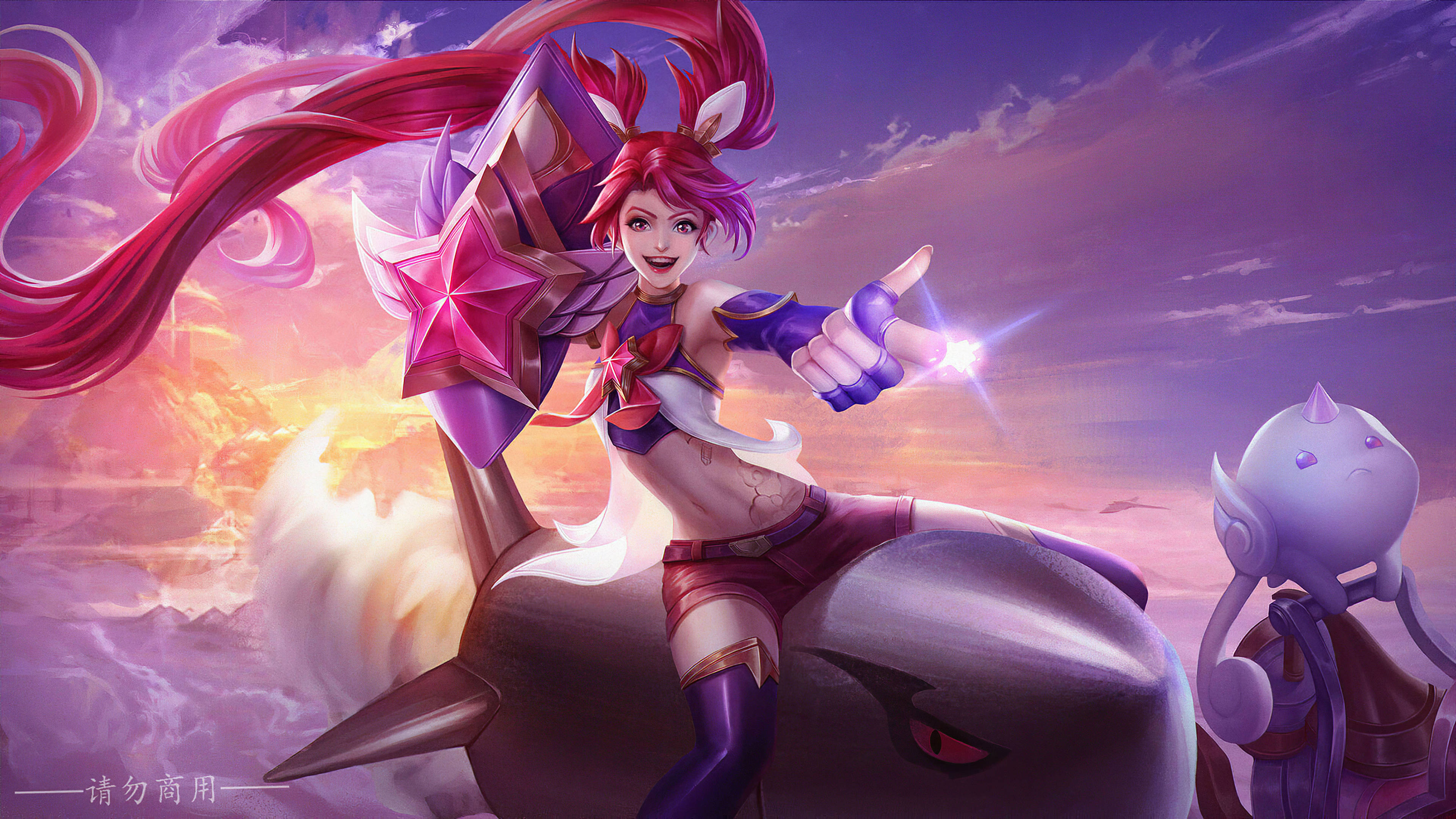 Jinx 桌布 壁紙 — 一位充滿活力的動漫女孩，粉紅色頭髮和星星主題盔甲，騎著鯨魚般的生物，在熾熱的日落天空下豎起大拇指。