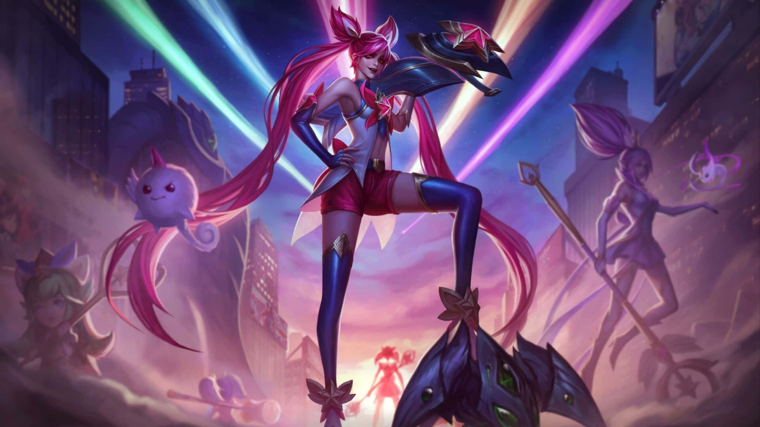 Jinx 桌布 壁紙 — 一位充滿活力的動漫風格戰士，擁有粉紅色頭髮和未來主義裝備，自信地站在霓虹燈照亮、有發光光束和漂浮同伴的城市景觀中。