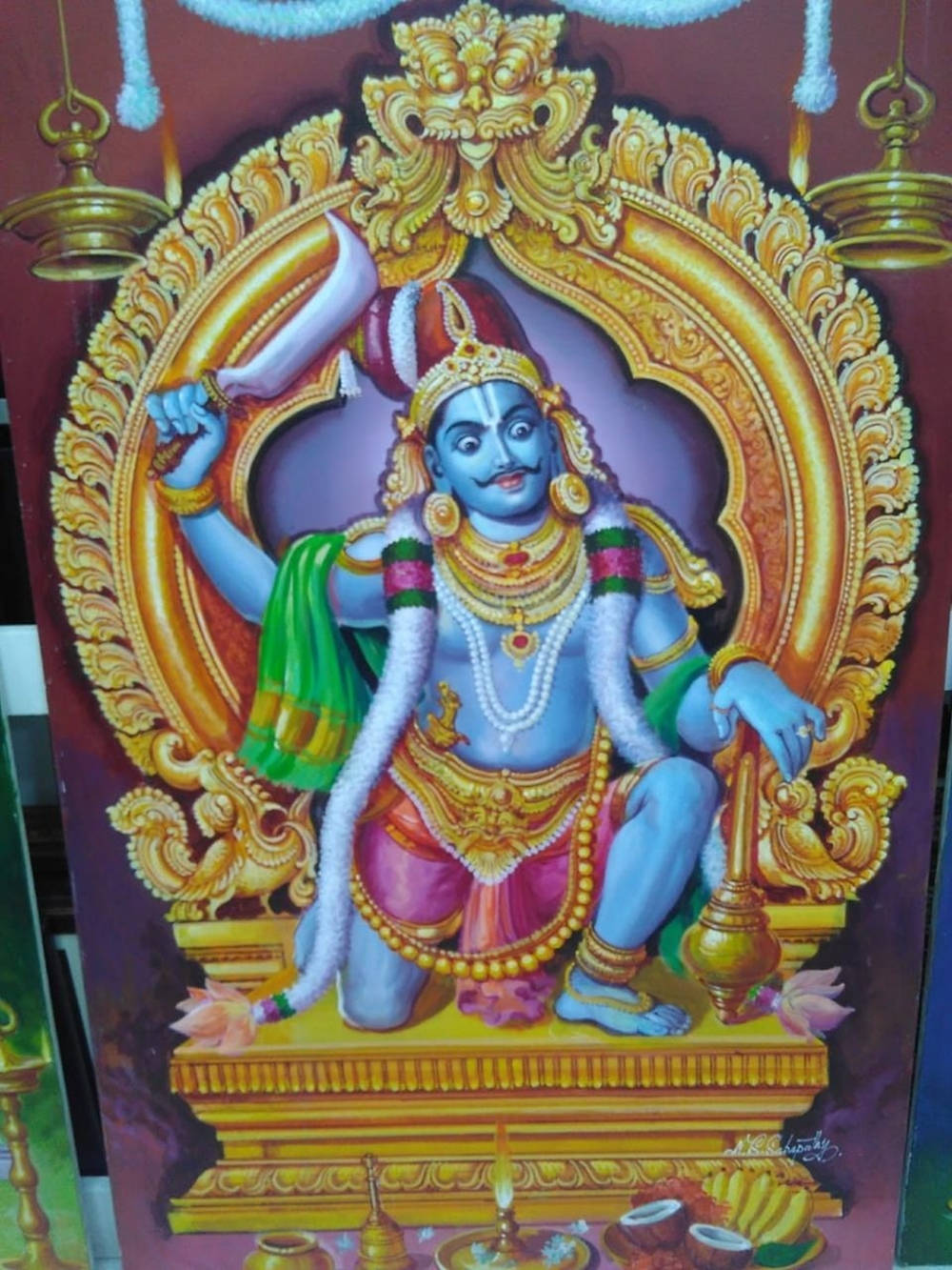 Hindu God 桌布 壁紙 — 一位充滿活力的藍皮膚神祇留著鬍鬚，威嚴地坐在飾有精緻雕刻和供品的金色寶座上。