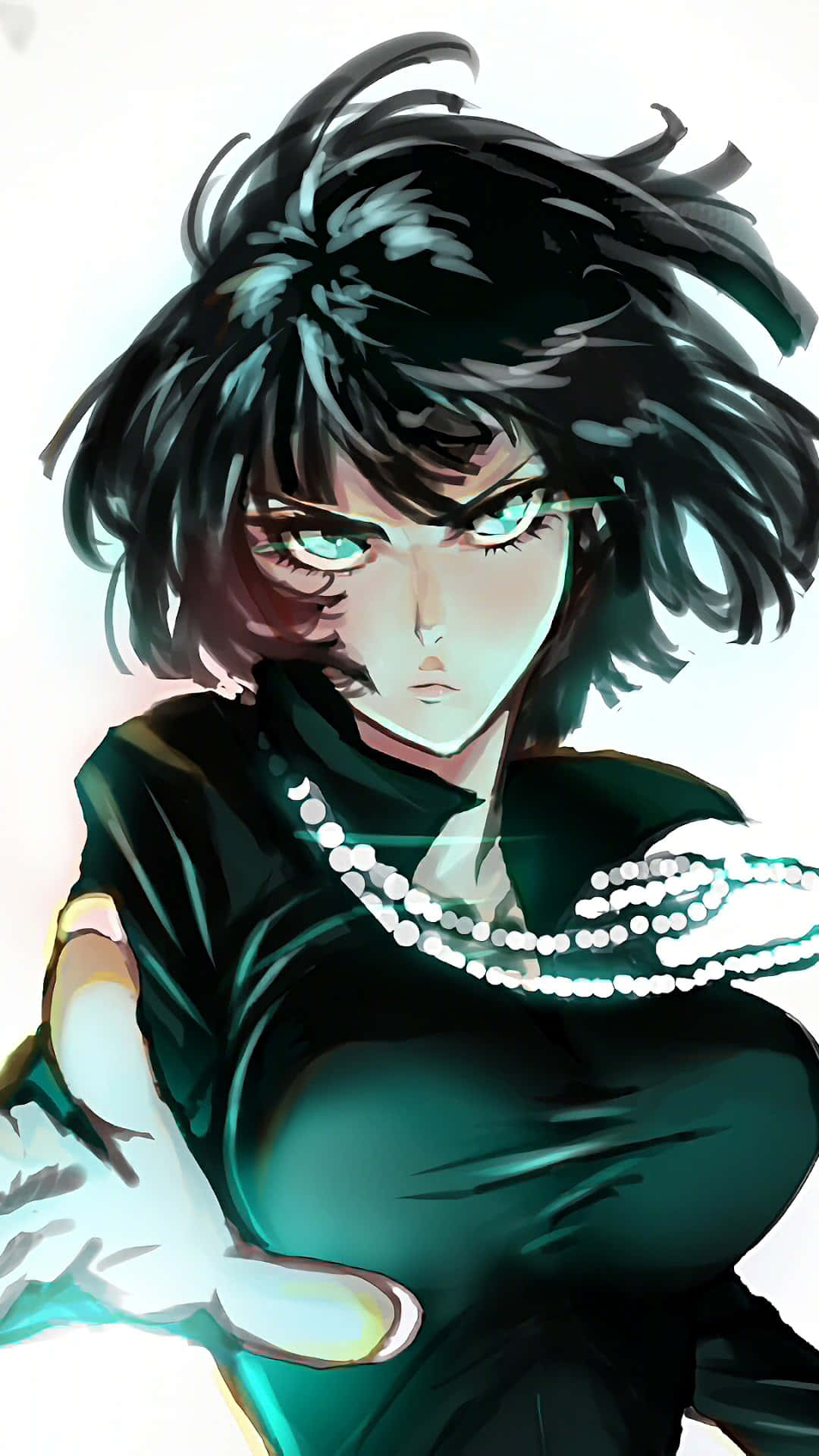 Fubuki 桌布 壁紙 — 一位兇猛的動漫女性，擁有狂野的黑髮和發光的青綠色眼睛，穿著深綠色連衣裙和珍珠項鍊，背景是明亮的白色。