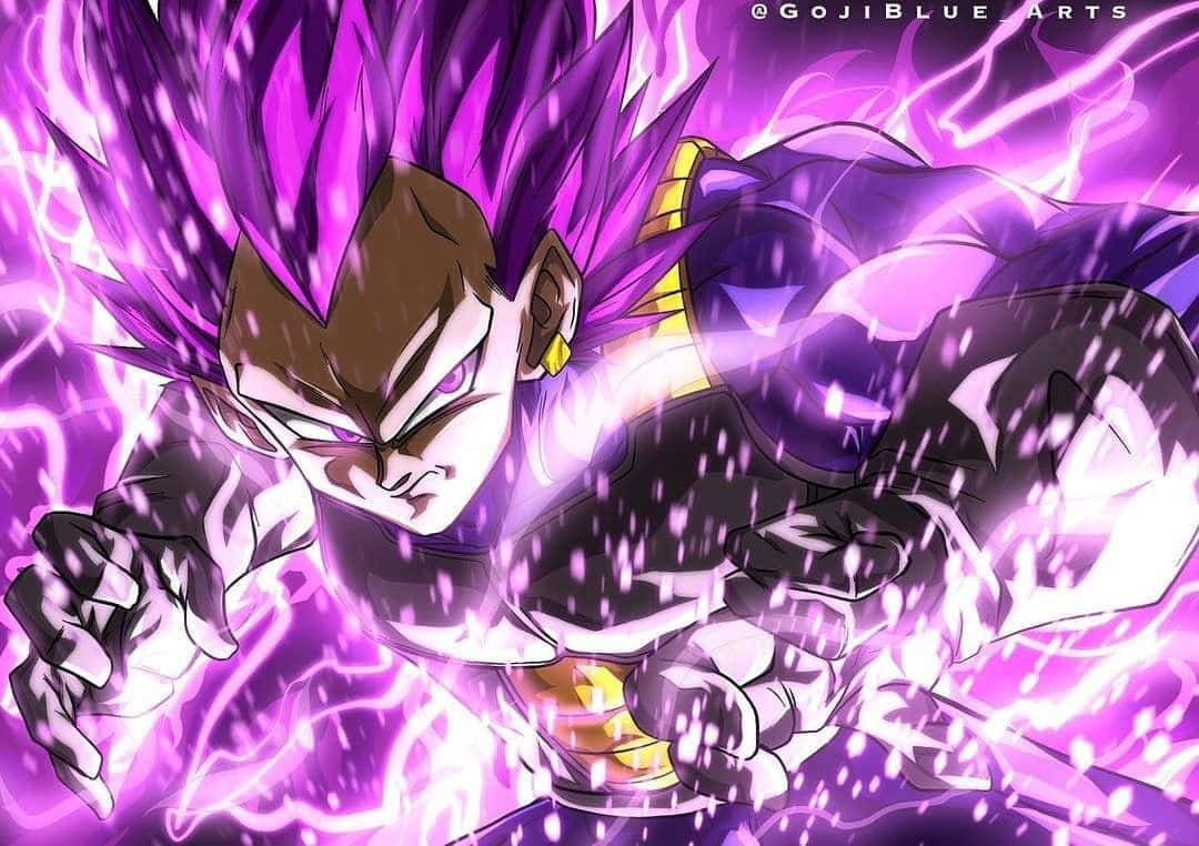 Vegeta Ultra Ego 桌布 壁紙 — 一位兇猛的動漫戰士，擁有尖刺的紫色頭髮和發光的眼睛，在充滿紫色閃電的鮮豔背景上釋放出強大的能量爆炸。