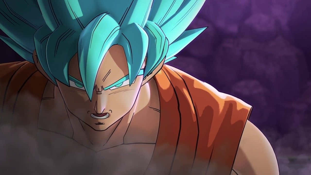 Dragon Ball Super Universe 6 桌布 壁紙 — 一位兇猛的動漫戰士，擁有尖刺的青色頭髮和橙色道服，在煙霧繚繞的紫色背景下怒目而視。