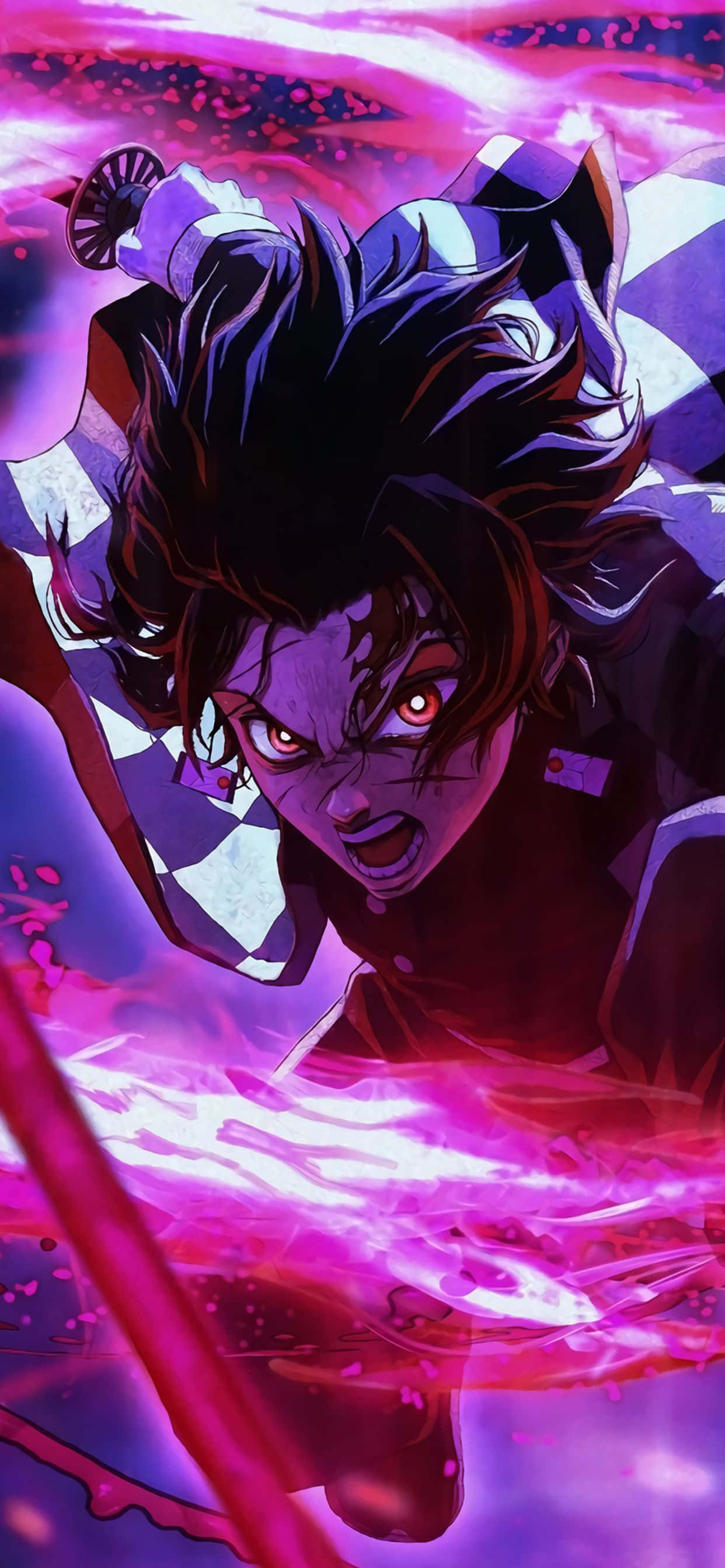 Kimetsu No Yaiba 桌布 壁紙 — 一位兇猛的動漫戰士，擁有發光的紅色眼睛和尖刺頭髮，手持發光的粉紅色劍，在旋轉的紫色和粉紅色能量背景下向前揮砍。