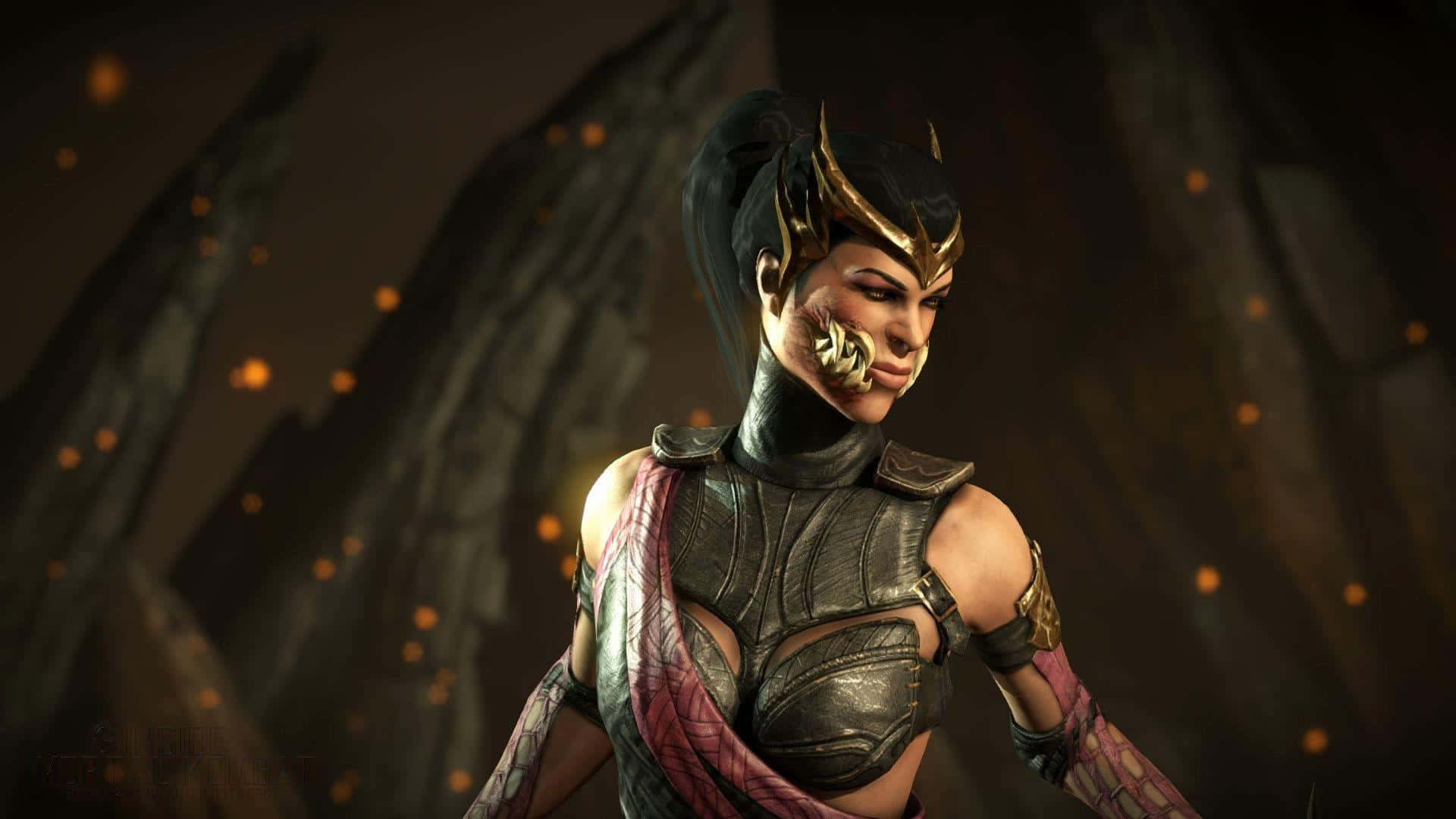 Mortal Kombat Mileena 桌布 壁紙 — 一位兇猛的女戰士身穿華麗的金色和黑色盔甲，自信地站在黑暗的岩石背景前，周圍漂浮著發光的餘燼。