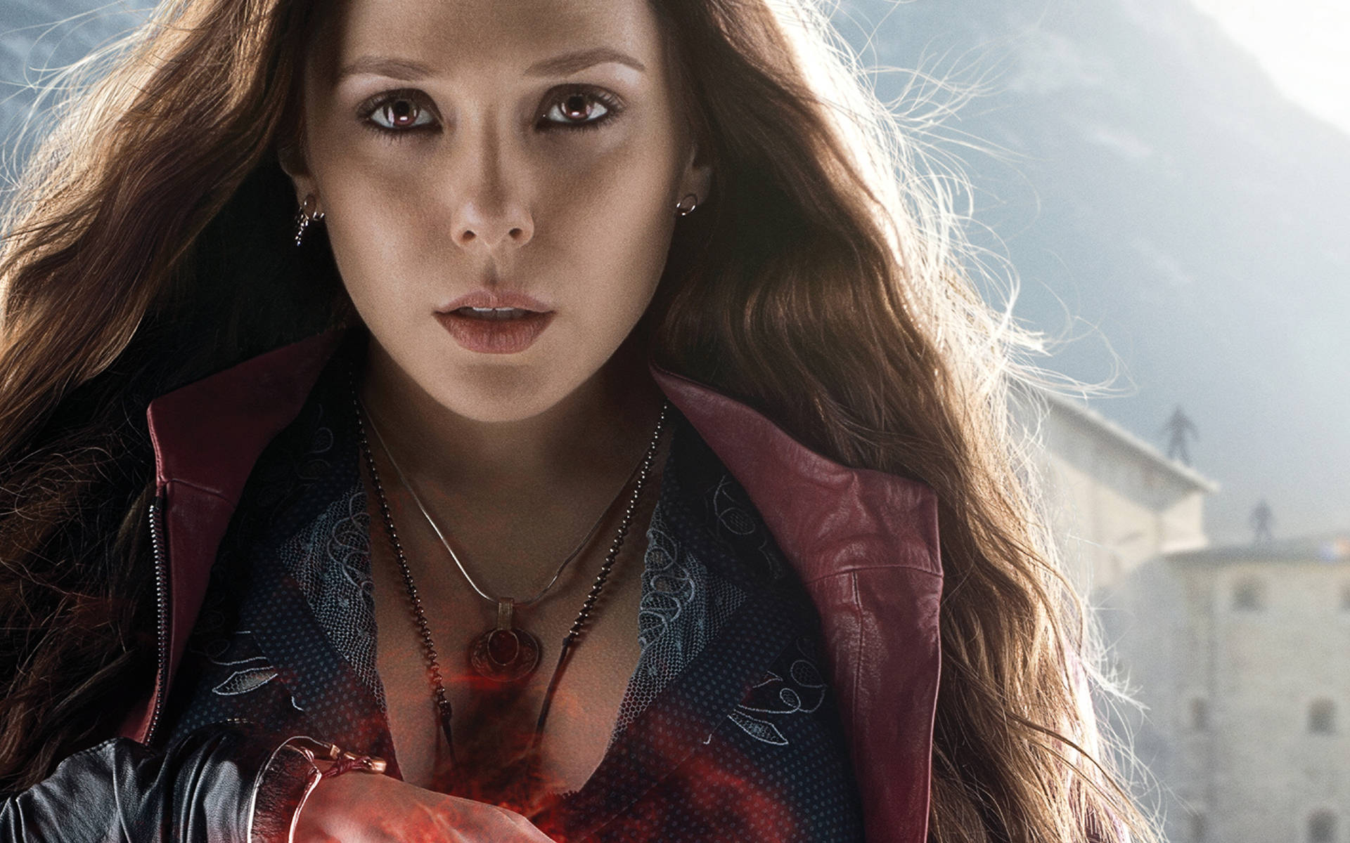 4K marvel iPhone 桌布 壁紙 — 一位兇猛的女超級英雄，擁有飄逸的棕色頭髮和從胸口散發出的發光紅色能量，背景是山脈。