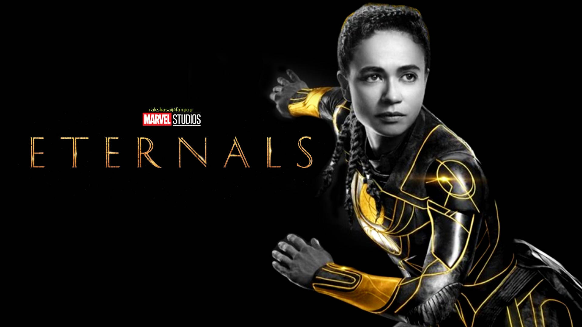 Eternals 桌布 壁紙 — 一位兇猛的女超級英雄穿著金色和黑色盔甲，在黑色背景前擺姿勢，帶有發光線條和金色字母的單詞Eternals。