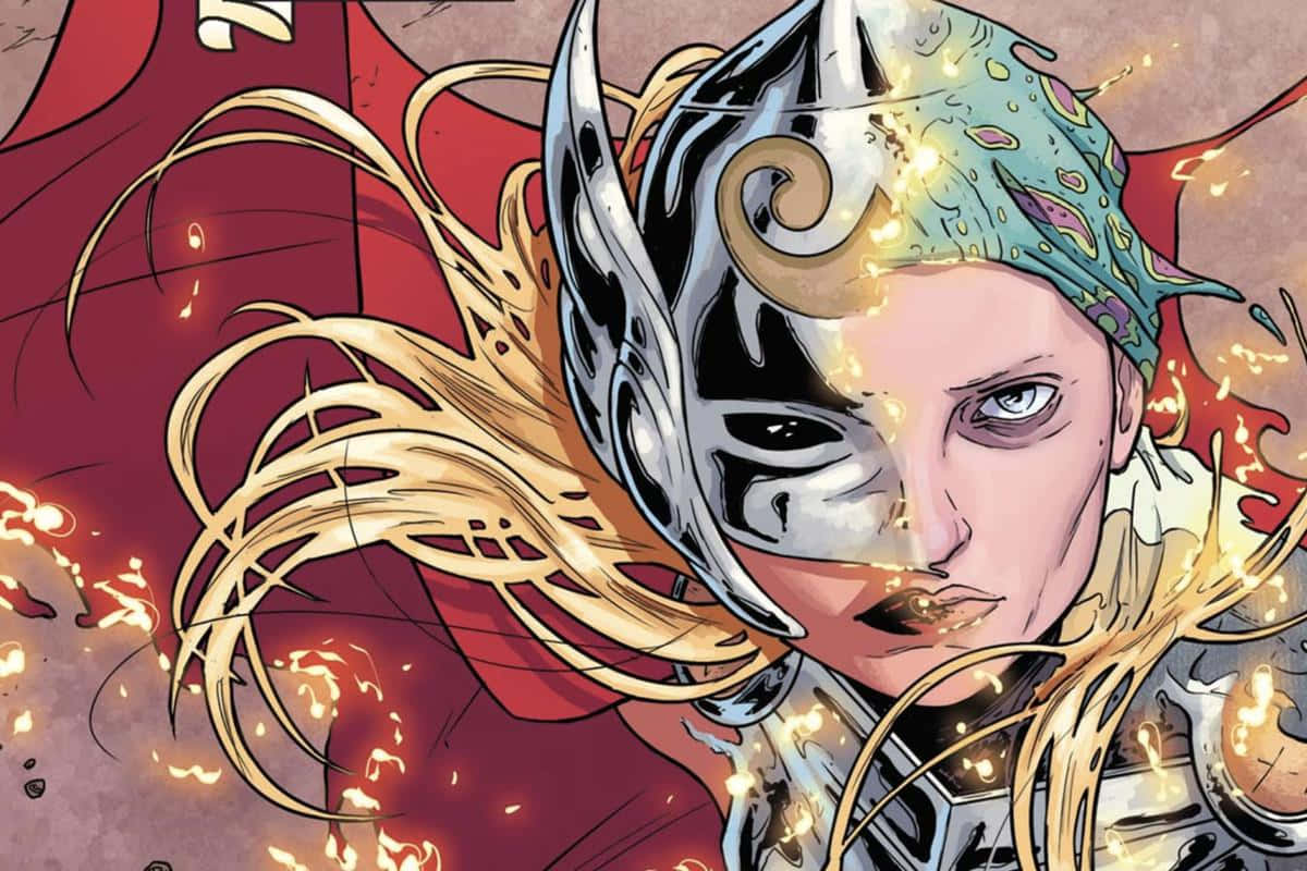 Jane Foster 桌布 壁紙 — 一位兇猛的女雷神，擁有飄逸的金色長髮和半遮面具的臉龐，周圍環繞著熾熱的火花和紅色斗篷。