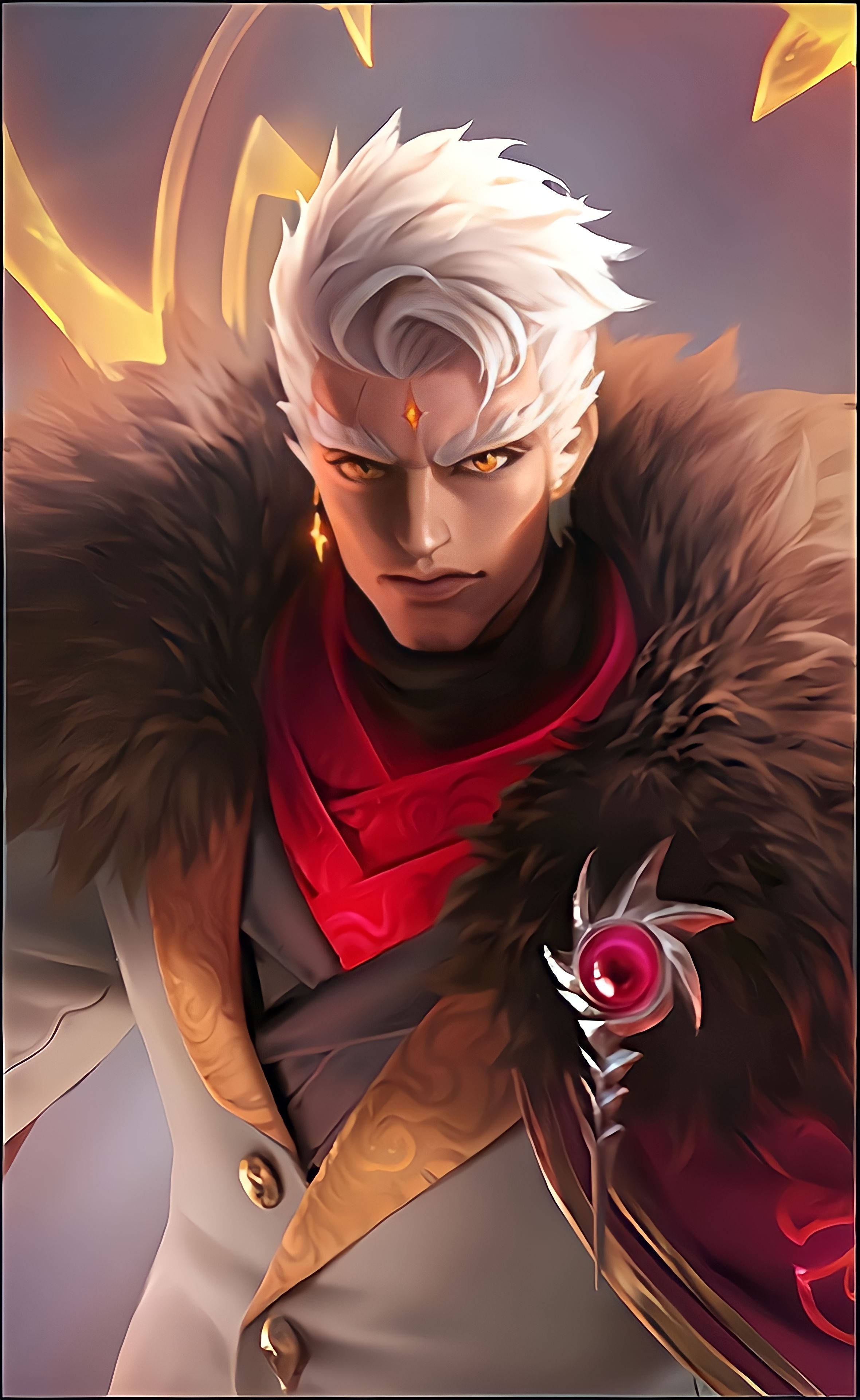 Mobile Legends 動態圖 桌布 壁紙 — 一位兇猛的白髮戰士，身穿毛皮襯裡大衣，擁有發光的金色翅膀和紅色寶石武器。