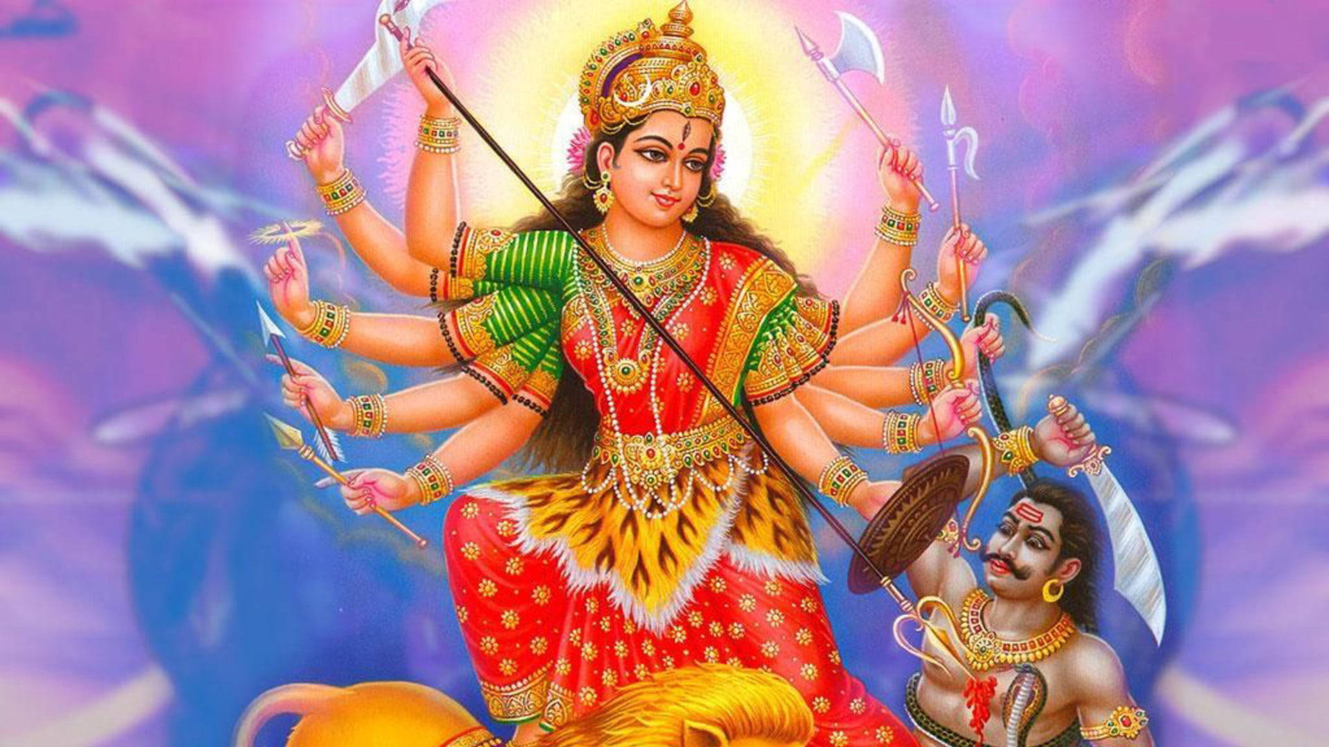 Indian 桌布 壁紙 — 一位光芒四射、多臂的印度教女神，身穿紅金服飾，在發光的紫色和藍色宇宙背景下，揮舞武器對抗惡魔。