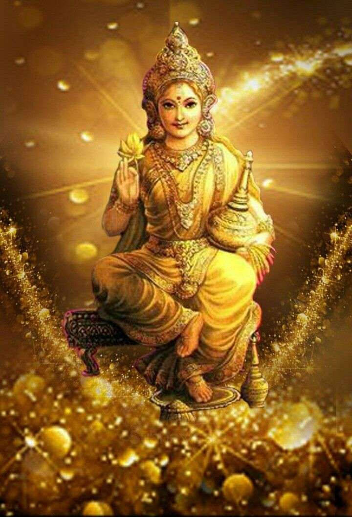Lakshmi Devi 桌布 壁紙 — 一位光芒四射的金色神祇優雅地坐在王座上，周圍環繞著閃爍的粒子和耀眼的光束。
