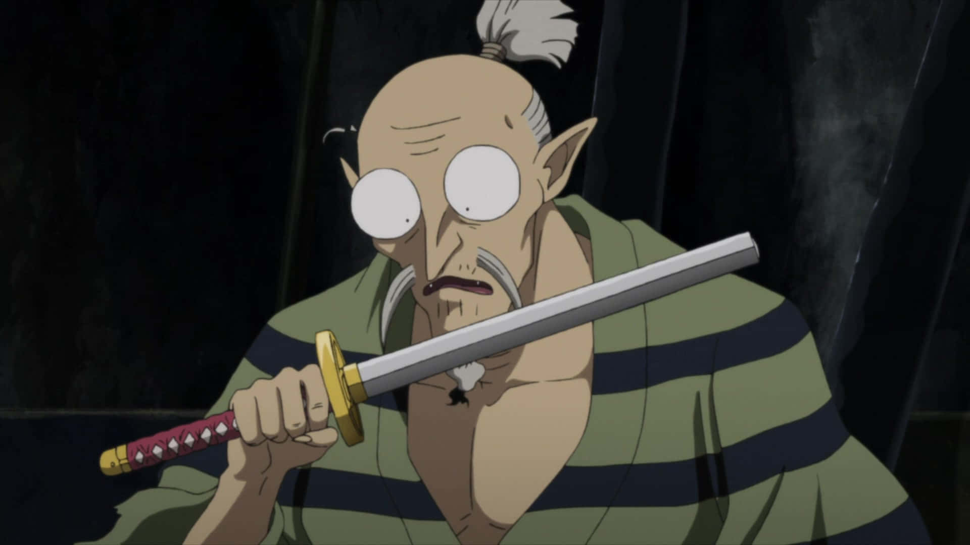 Totosai 桌布 壁紙 — 一位光頭白鬍子的動漫武士，在黑暗的房間裡握著一把刀，雙眼圓睜，神情強烈。
