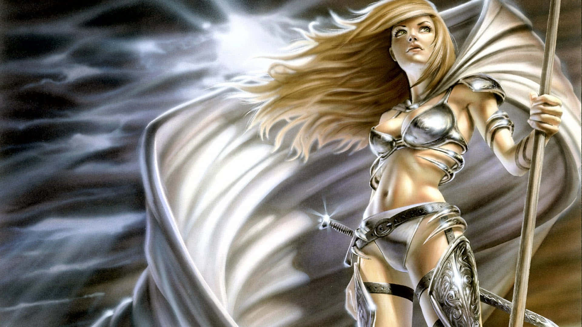 Dark Alliance 桌布 壁紙 — 一位凶猛的女戰士，飄逸的金髮和銀色盔甲，在暴風雨背景下手持長矛，蓄勢待發。