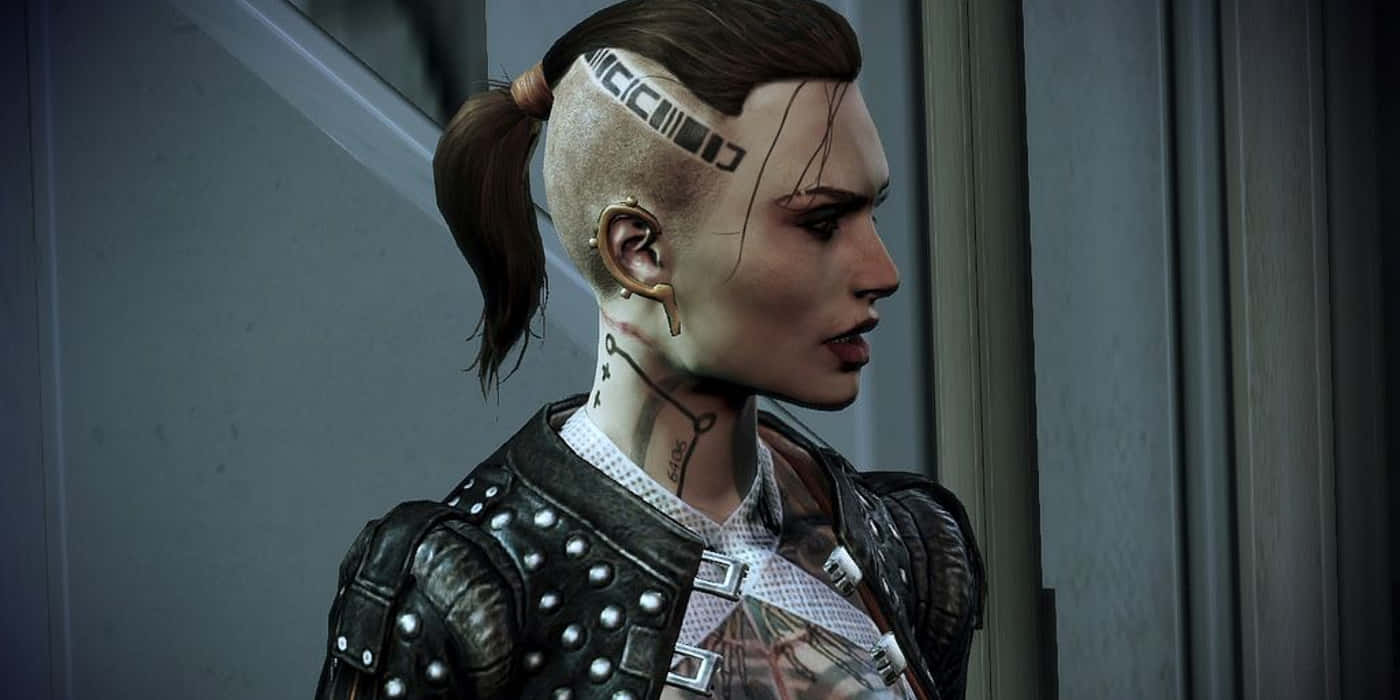 Mass Effect Jack 桌布 壁紙 — 一位剃光頭、有刺青、穿著鉚釘皮夾克的賽博龐克女性，站在昏暗的走廊中。
