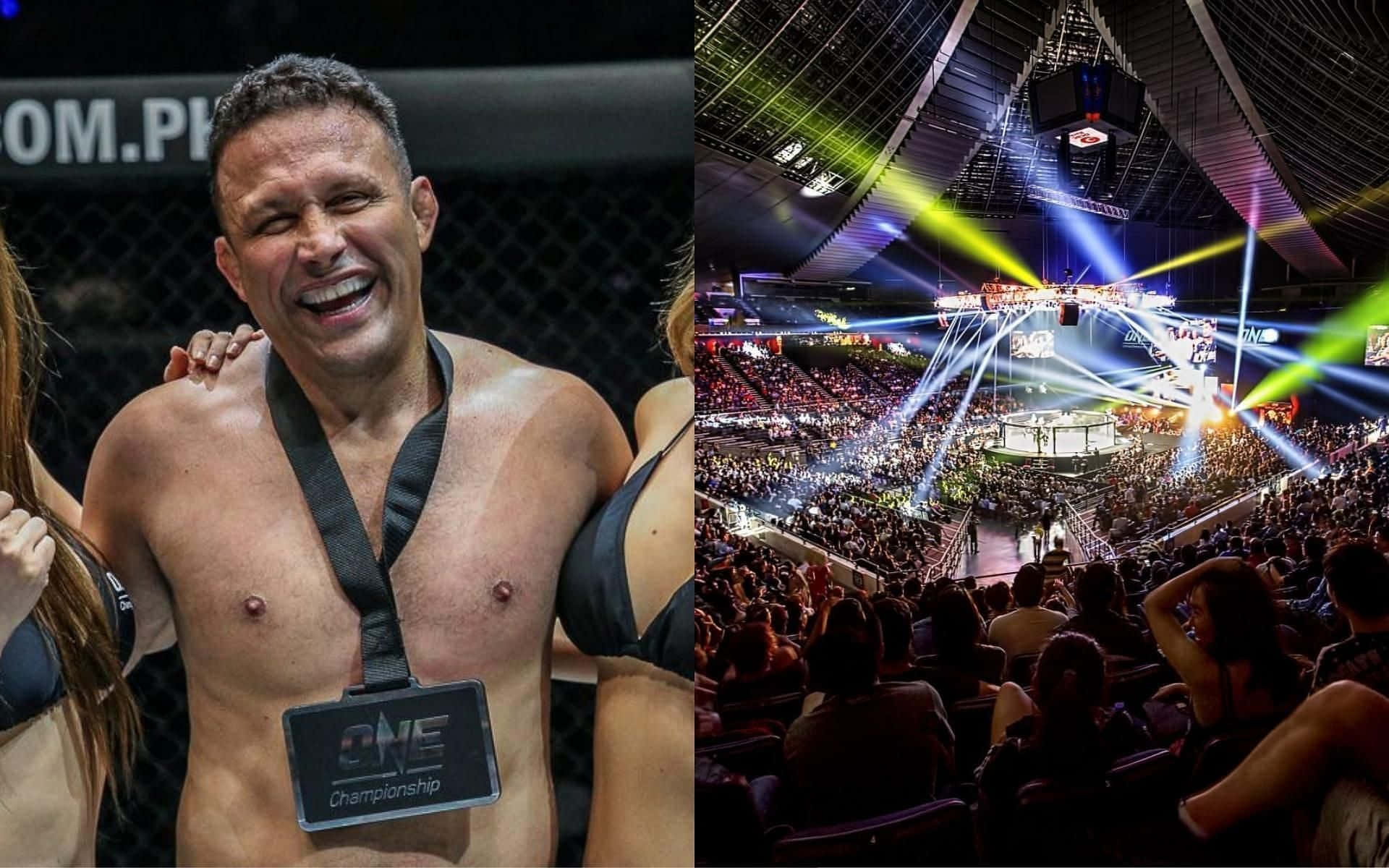 Winning 桌布 壁紙 — 一位勝利的MMA拳手在籠內開懷大笑，鮮豔的舞台燈光照亮下方擠滿觀眾的競技場。