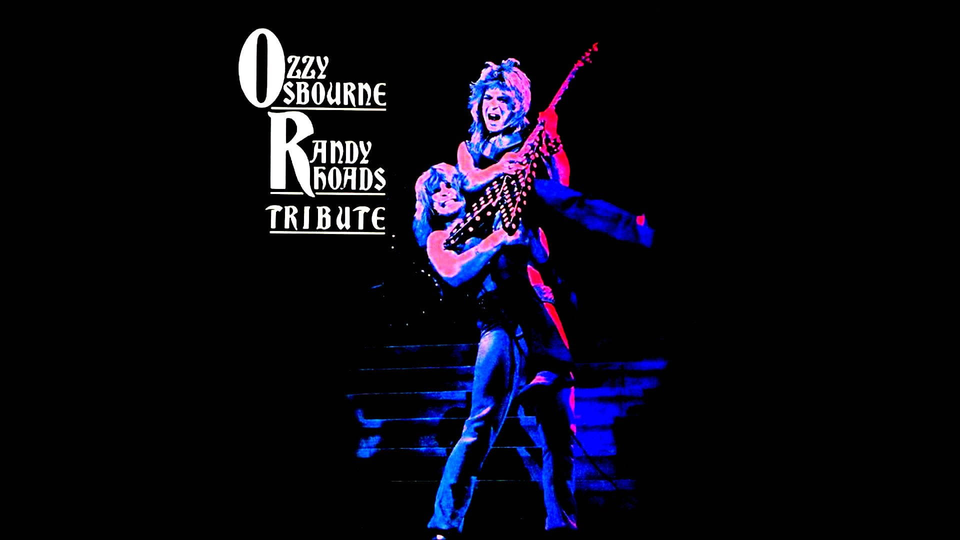Ozzy Osbourne 桌布 壁紙 — 一位吉他手在充滿活力的藍色和粉紅色霓虹燈下，在黑暗的舞台上充滿活力地表演，並帶有'Ozzy Osbourne Randy Rhoads Tribute'文字。