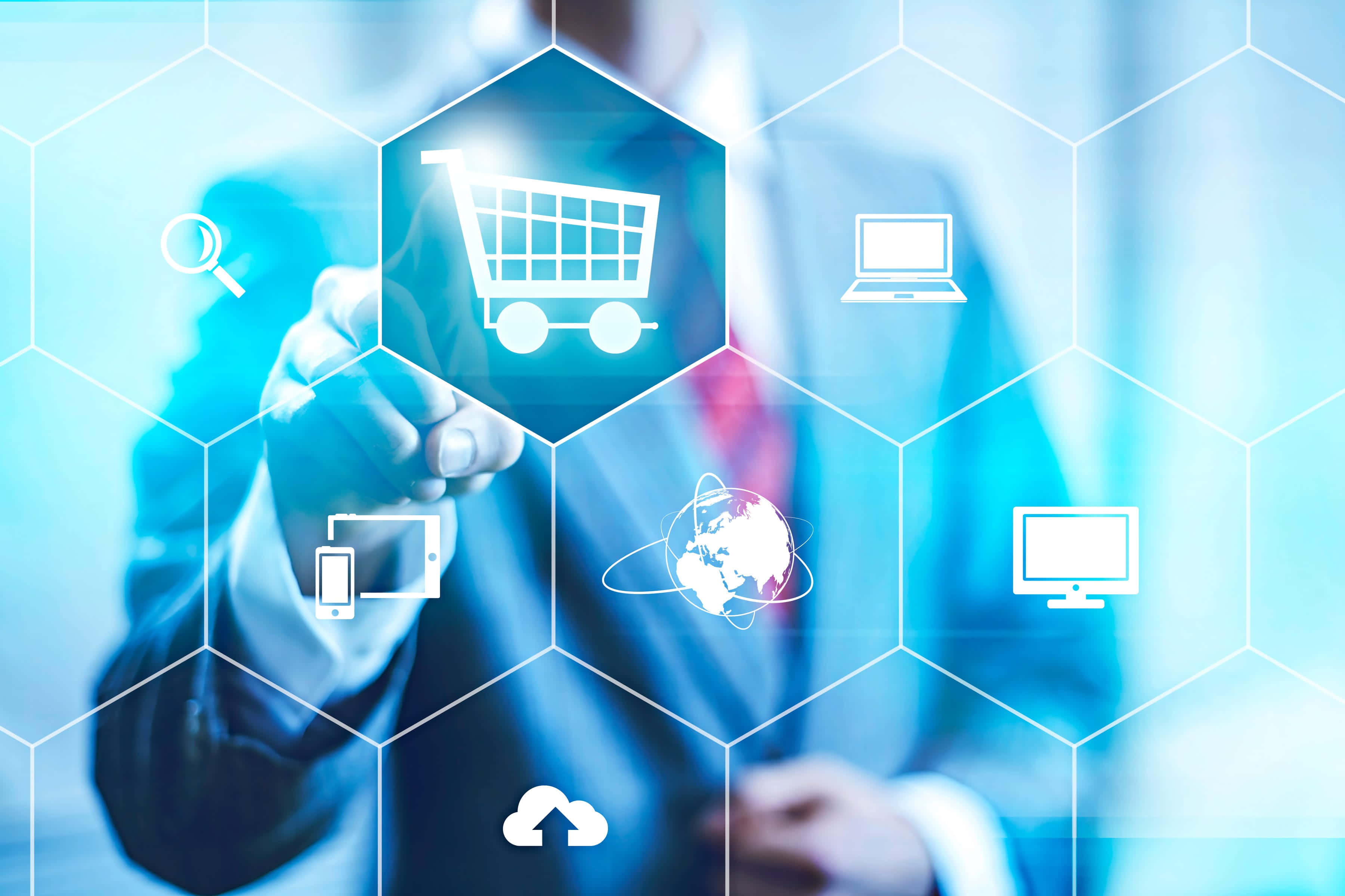 E Commerce 桌布 壁紙 — 一位商人點擊一個發光的六邊形購物車圖標，該圖標位於一個被科技符號包圍的數位介面上。