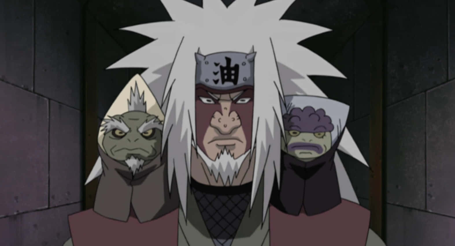 Legendary Sannin 桌布 壁紙 — 一位嚴肅的動漫忍者，有著尖刺的白髮，和兩個戴面具的手下站在昏暗的石頭走廊中。
