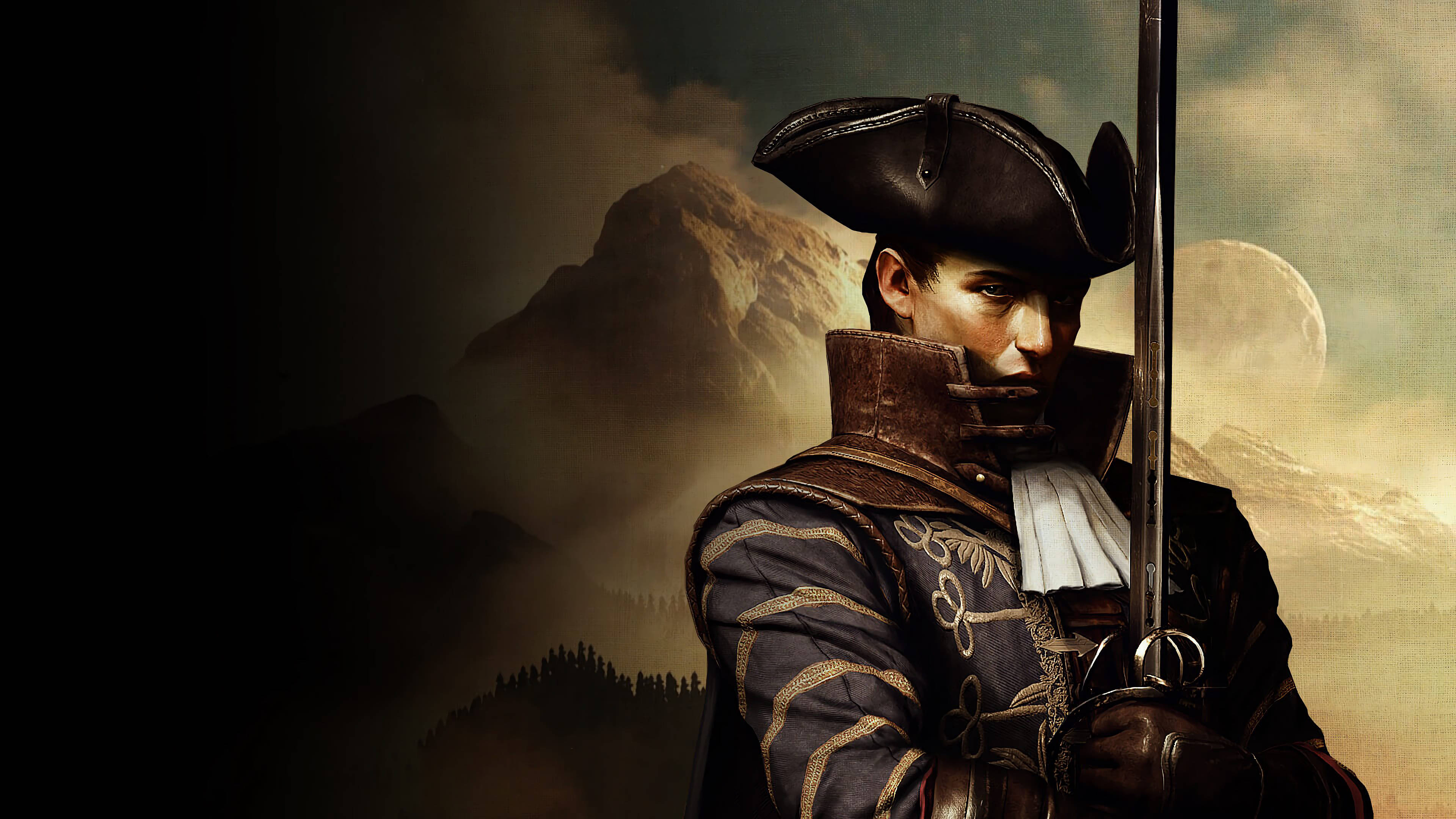 Greedfall 桌布 壁紙 — 一位嚴肅的士兵穿著華麗的歷史制服，在發光的月亮下，以霧氣繚繞的山脈為背景，手持一把劍。