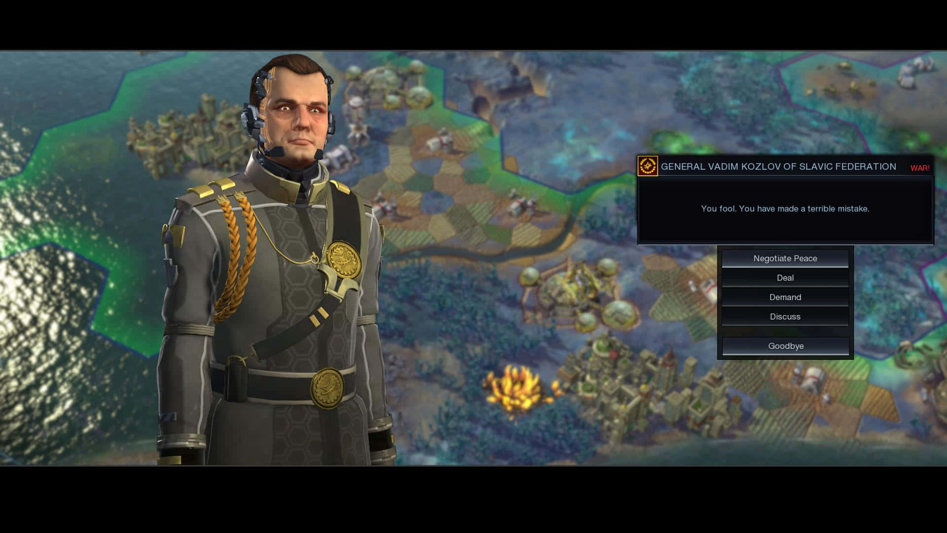 Civilization Beyond Earth 桌布 壁紙 — 一位嚴肅的將軍穿著華麗的軍裝，站在戰略戰爭地圖前，帶有談判對話選項。