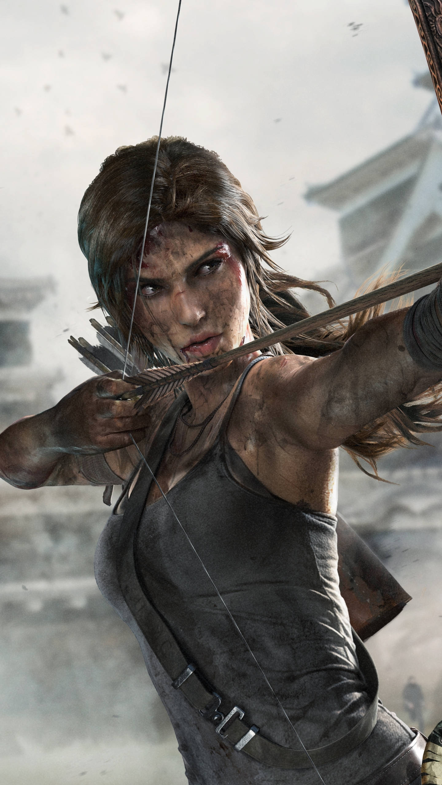 tomb raider iPhone 桌布 壁紙 — 一位堅定的冒險家在迷霧籠罩的古老廢墟背景下，專注地拉弓。