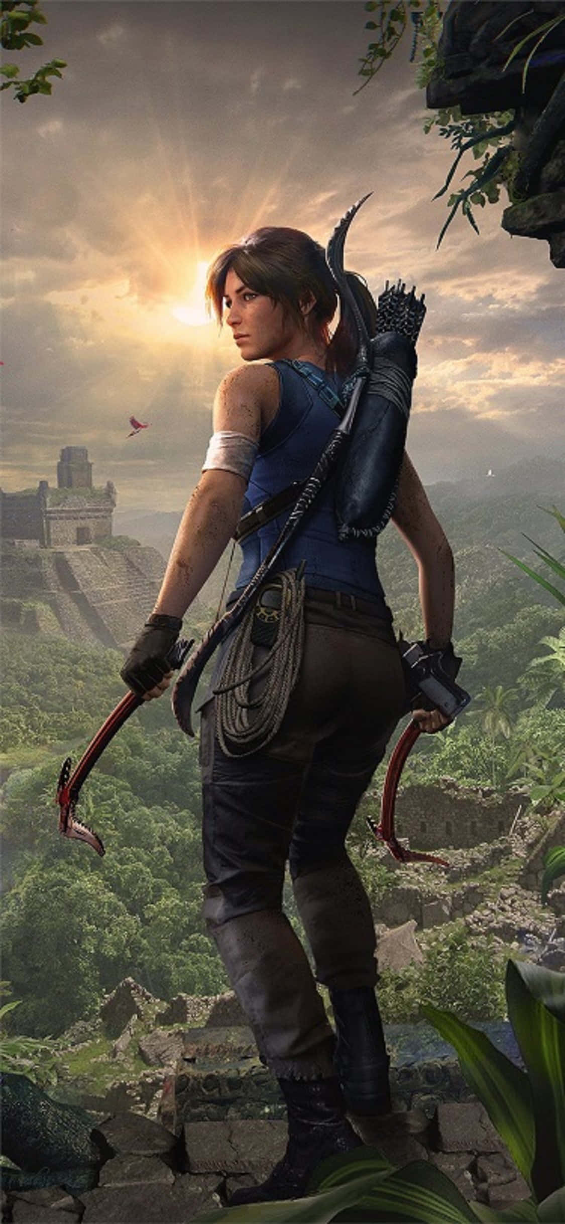 iPhone X Shadow Of The Tomb Raider 桌布 壁紙 — 一位堅定的冒險家站在被茂密叢林環繞的古老遺跡頂端，夕陽在她身後落下。