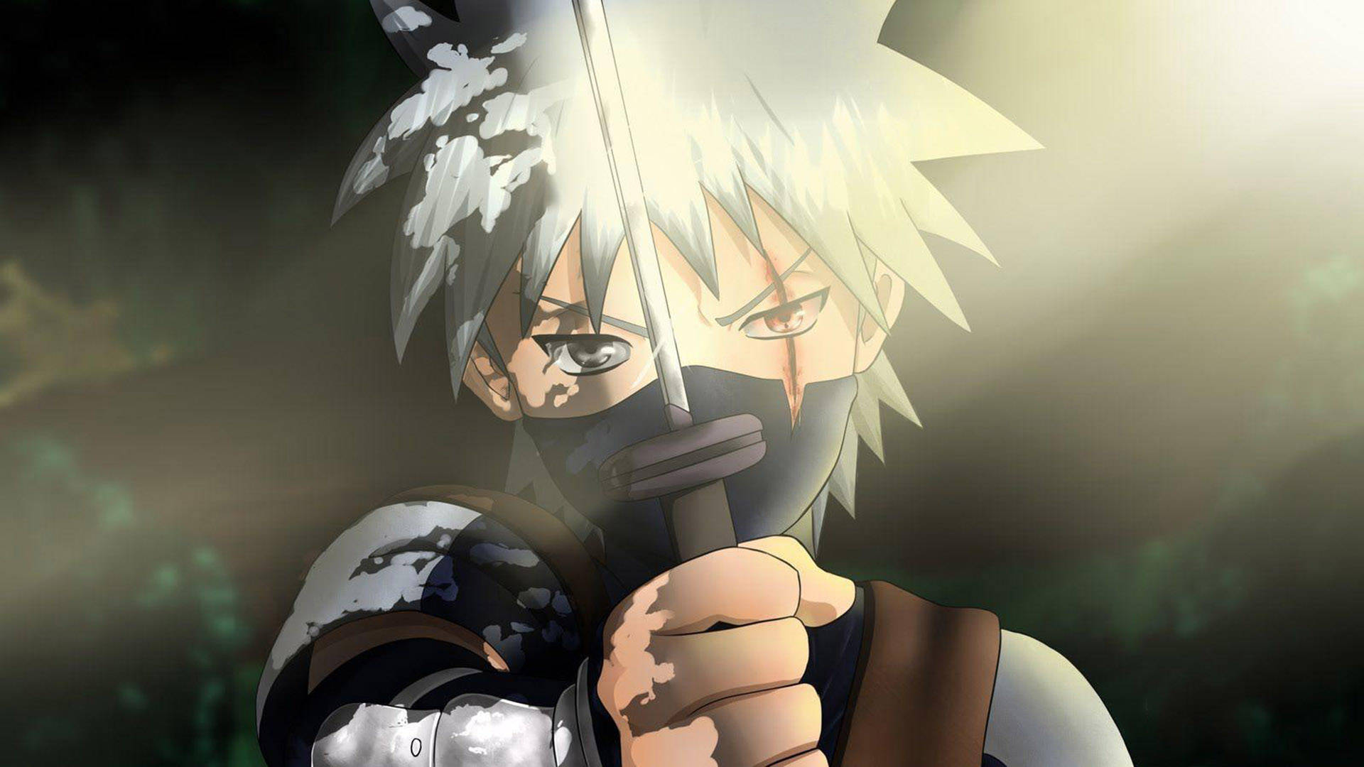 kakashi pfp 桌布 壁紙 — 一位堅定的動漫忍者，有著尖刺白髮和面具，在黎明時分的霧氣森林中握著劍。