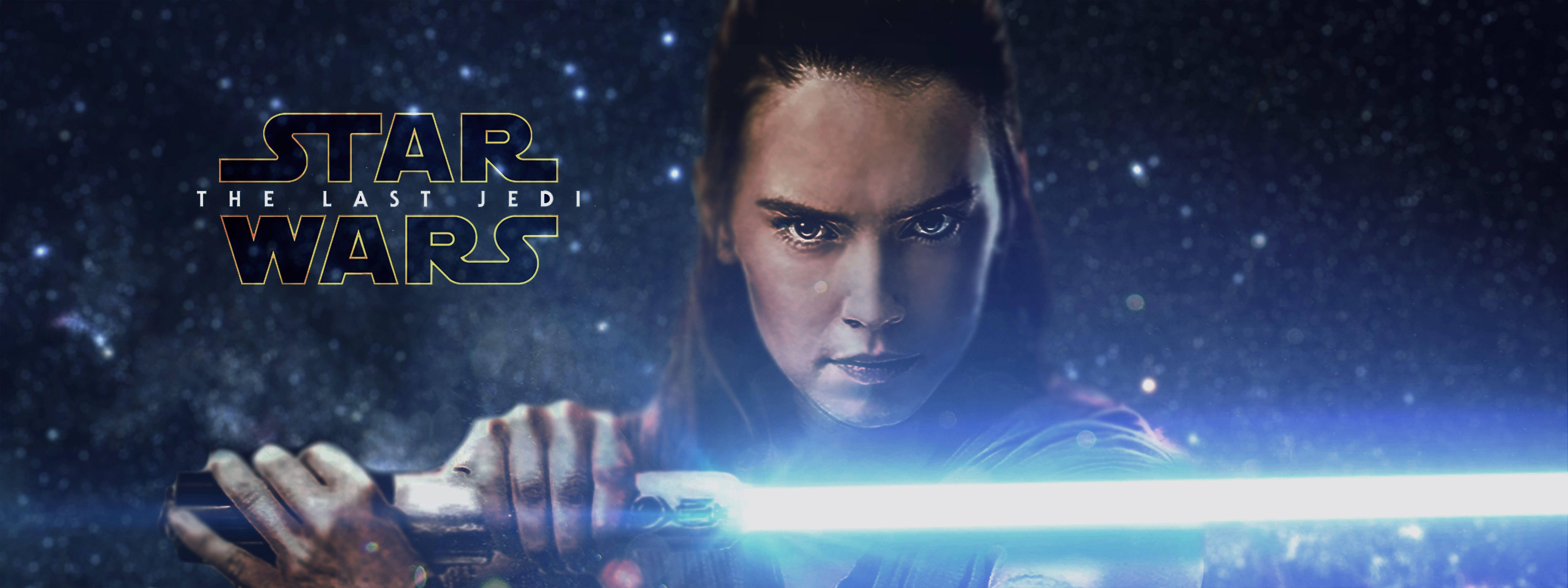 The Last Jedi Star Wars 桌布 壁紙 — 一位堅定的女戰士在星空宇宙背景下握著發光的藍色光劍，並帶有星際大戰標誌。