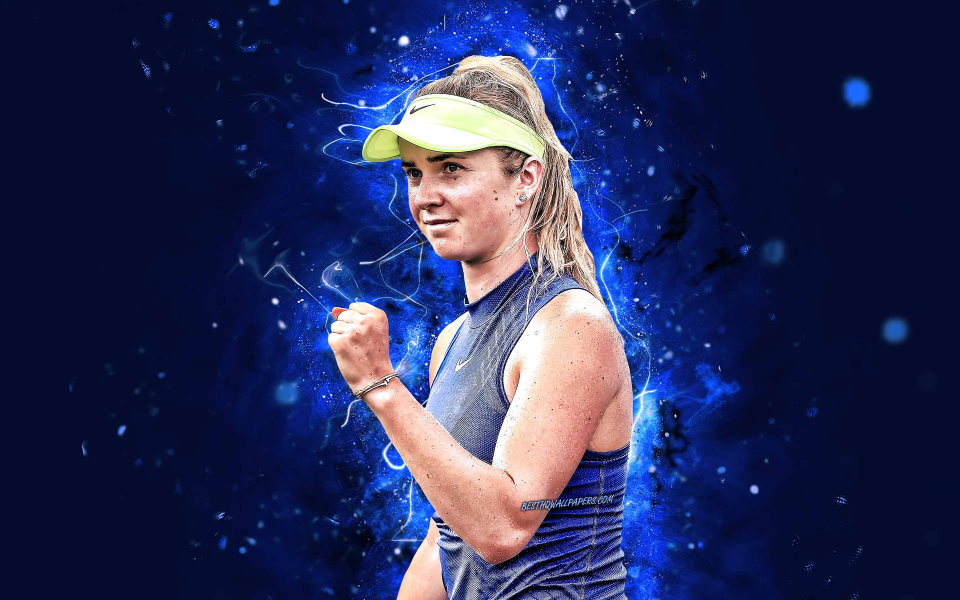 Elina Svitolina 桌布 壁紙 — 一位堅定的女網球運動員在充滿電能效果的鮮豔藍色宇宙背景前握緊拳頭。