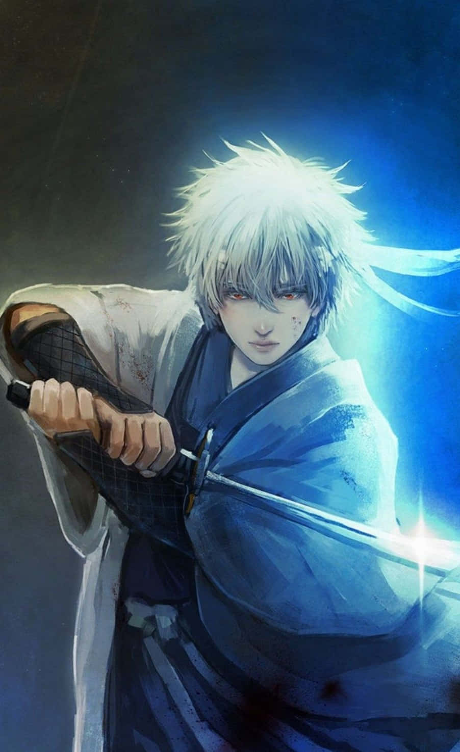 sword 桌布 壁紙 — 一位堅定的白髮動漫戰士在戲劇性的藍色燈光下握著一把發光的劍。