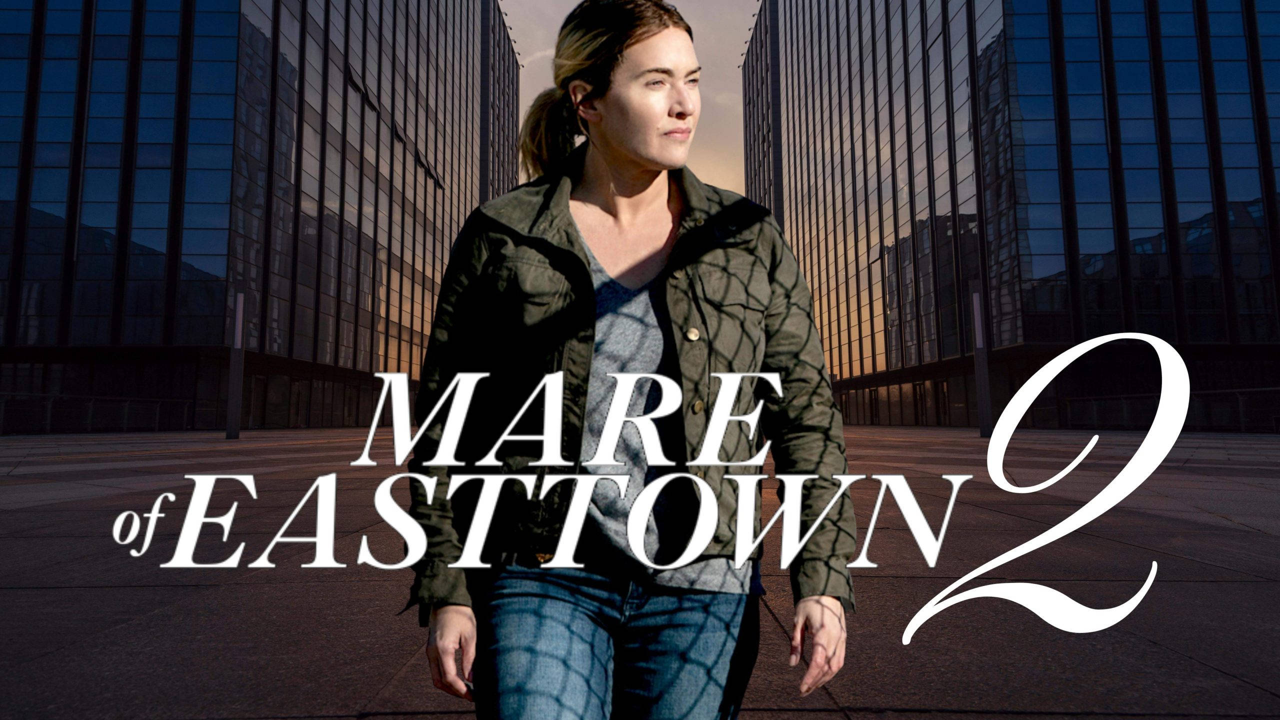 Mare 桌布 壁紙 — 一位女士自信地走在高聳的玻璃摩天大樓之間，金色的夕陽在人行道上投下長長的影子。