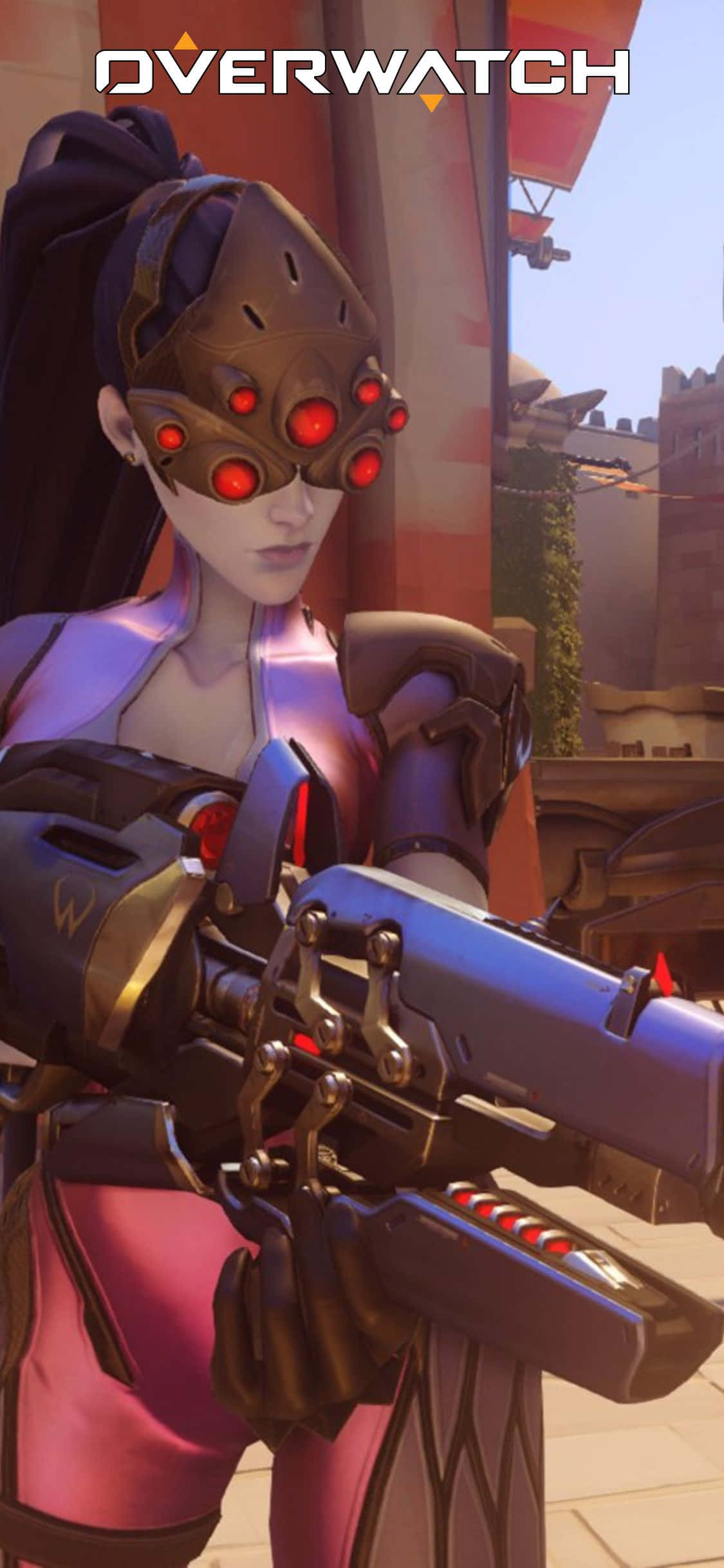 iPhone X Overwatch 桌布 壁紙 — 一位女性《鬥陣特攻》英雄，擁有發光的紅色眼睛鏡片和一把未來步槍，站在陽光明媚的城市環境中。