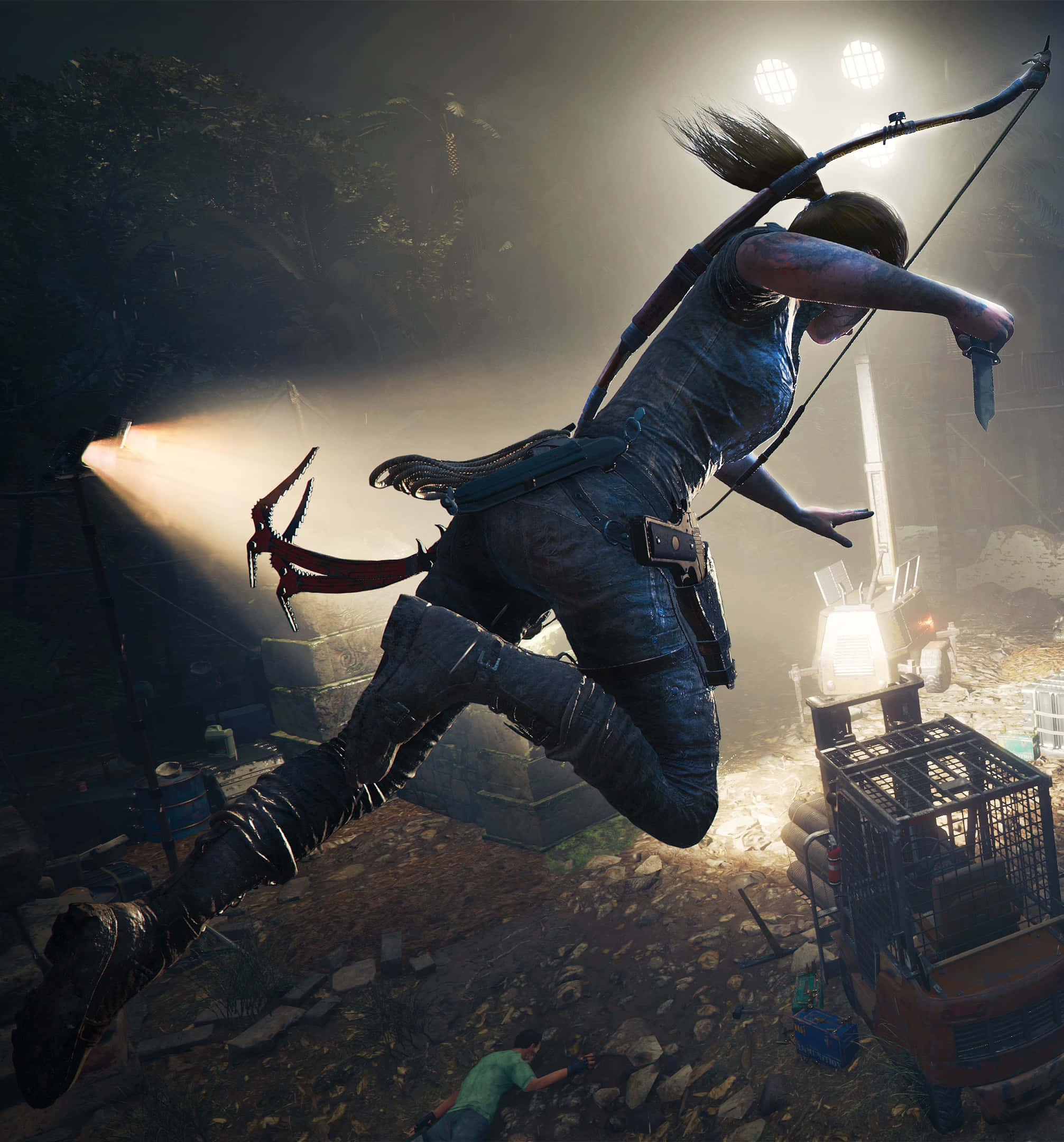 Pixel 3 Shadow Of The Tomb Raider 桌布 壁紙 — 一位女性冒險家在夜間跳過迷霧籠罩的叢林寺廟，手持弓箭和抓鉤，在戲劇性的聚光燈下。