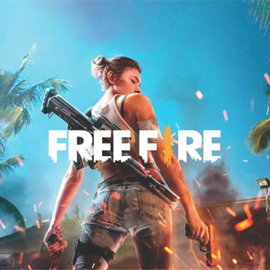 free fire banner 桌布 壁紙 — 一位女性士兵在熱帶環境中，在明亮的藍天下，於火焰火花中手持武器。