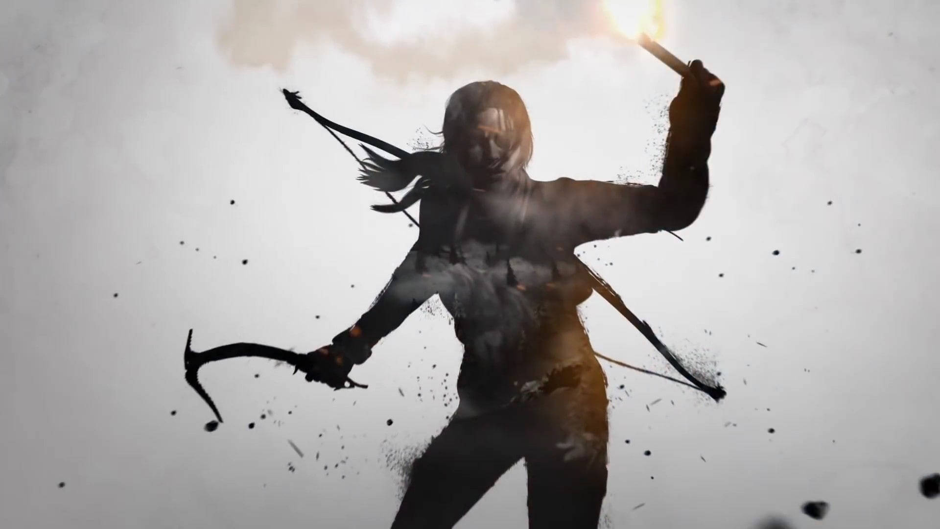 Rise Of The Tomb Raider 桌布 壁紙 — 一位女戰士揮舞著火焰火炬和彎曲刀刃，背景是煙霧繚繞的灰色，帶有動態運動模糊效果。