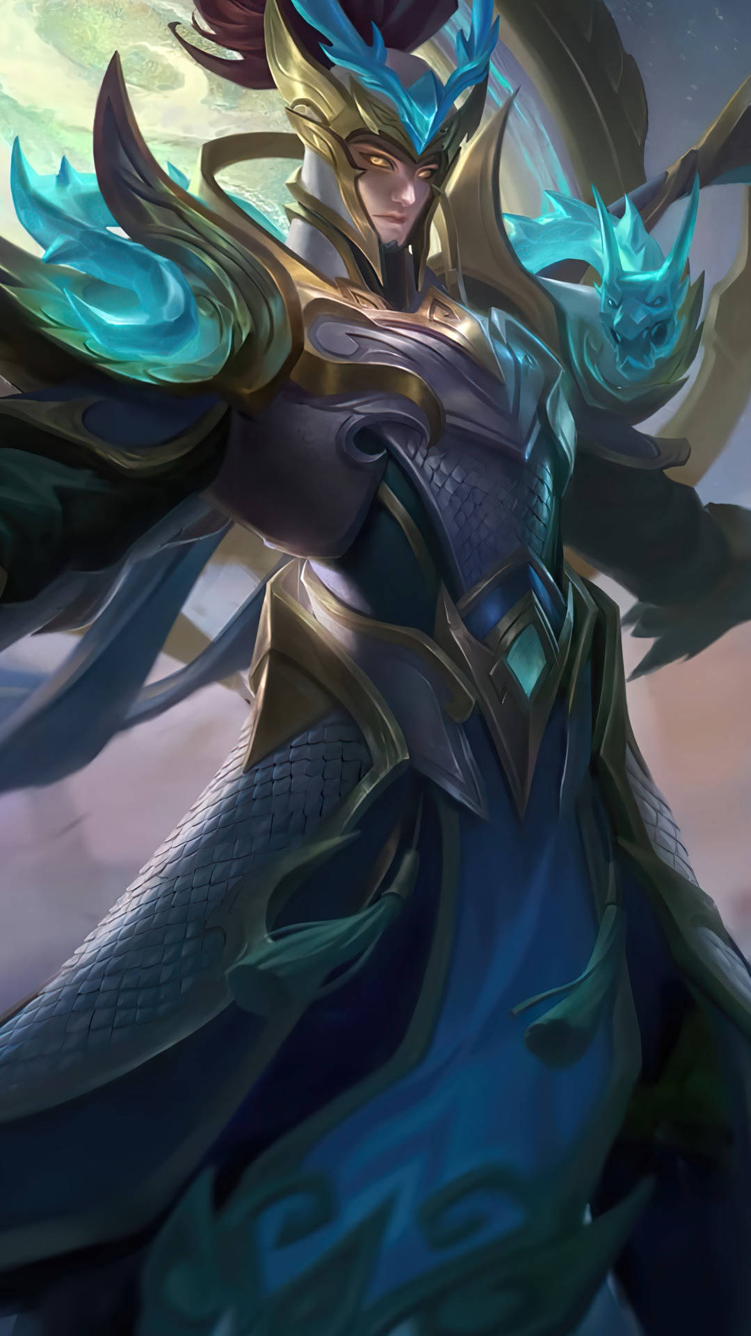 Zilong Epic Skin 桌布 壁紙 — 一位威嚴的裝甲戰士，帶有發光的藍色龍紋和華麗的金色盔甲，站在神秘、空靈的環境中。