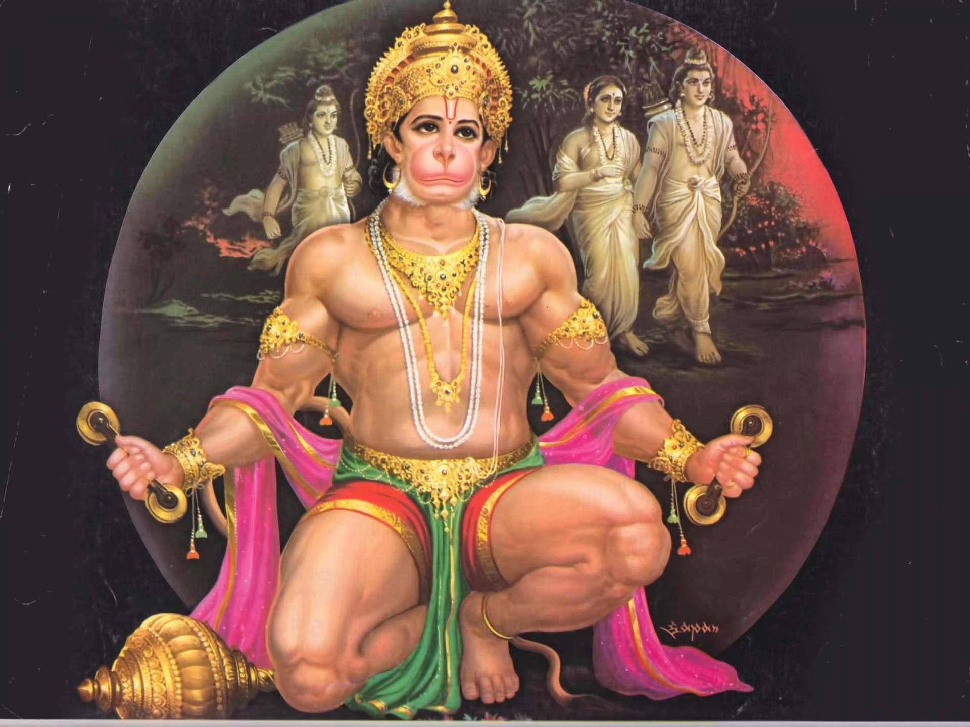 lord hanuman HD 桌布 壁紙 — 一位威嚴的金飾猴神盤腿而坐，手持武器，背景中有神聖人物。