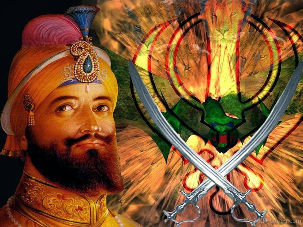 Guru Gobind Singh Ji 桌布 壁紙 — 一位威嚴的錫克教戰士身穿華麗金色服飾和頭巾，站在交叉的劍和帶有獅子圖案的閃耀卡達符號旁邊。