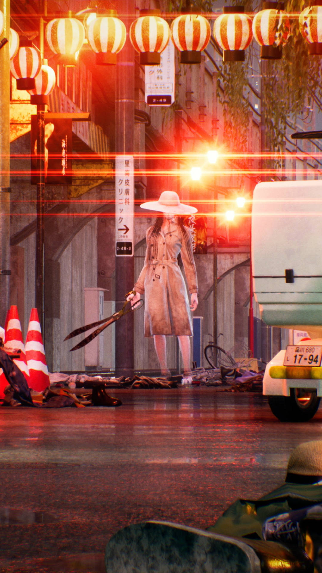 Ghostwire Tokyo 桌布 壁紙 — 一位孤獨的女性穿著風衣和寬邊帽，站在夜晚雨濕的日本街道上，周圍是發光的紅色燈籠和霓虹燈條紋。