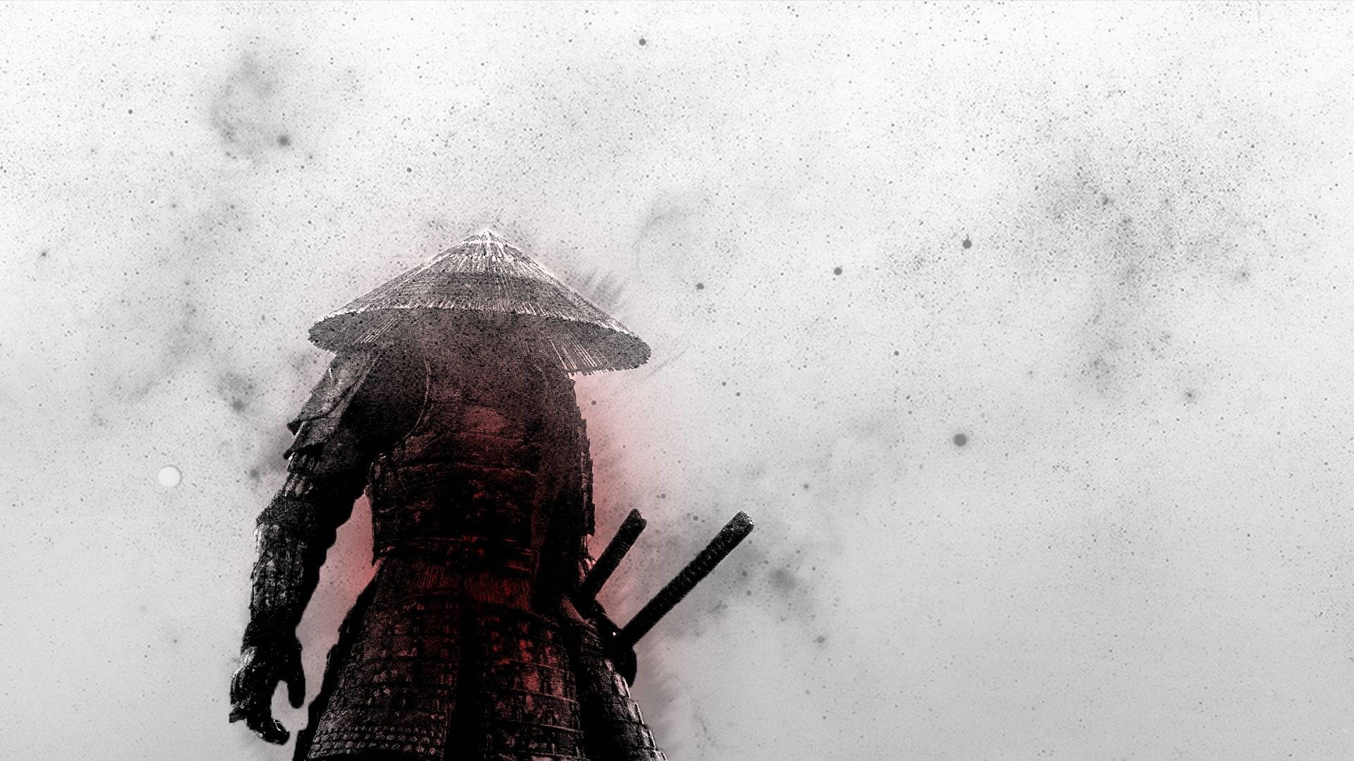 日本武士 桌布 壁紙 — 一位孤獨的武士戰士身穿深色盔甲和草帽，在霧濛濛的灰色背景前形成剪影，身後有微弱的紅光。