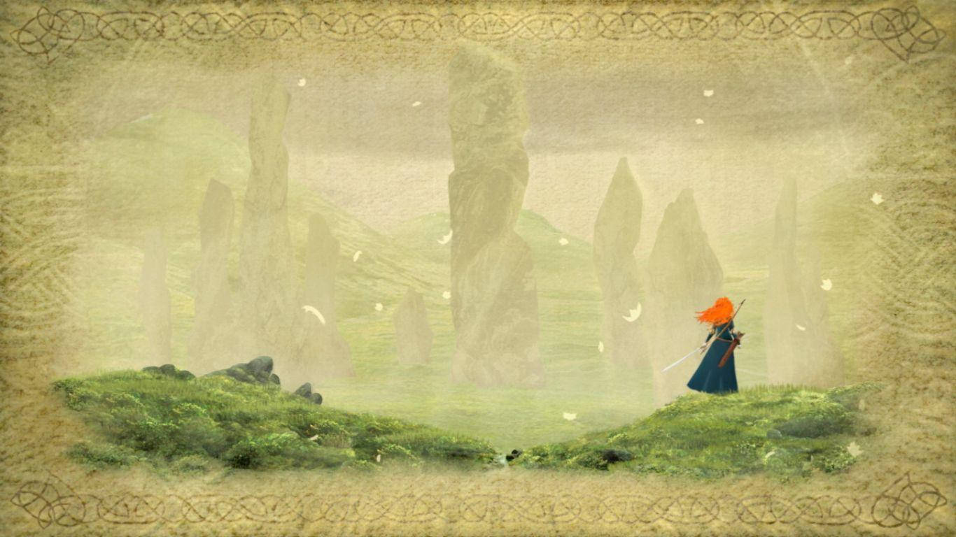 Disney Brave 桌布 壁紙 — 一位孤獨的紅髮戰士身穿藍色斗篷，站在長滿草的小丘上，面對著薄霧籠罩的古老立石，光線柔和而擴散。