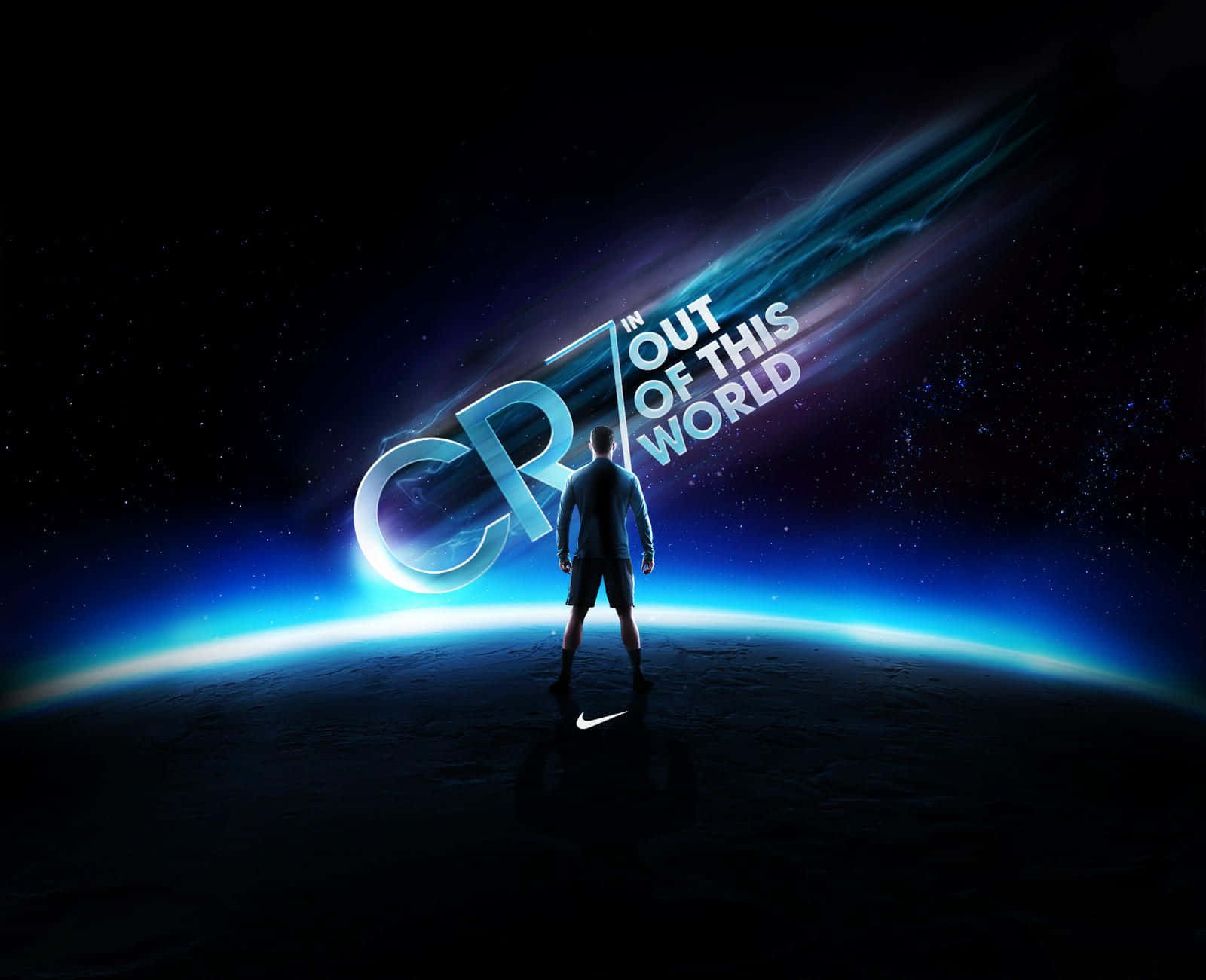 Nike 桌布 壁紙 — 一位孤獨的運動員站在黑暗的星球上，凝視著一個發光的「CR7 OUT OF THIS WORLD」標誌，背景是繁星點點的宇宙。