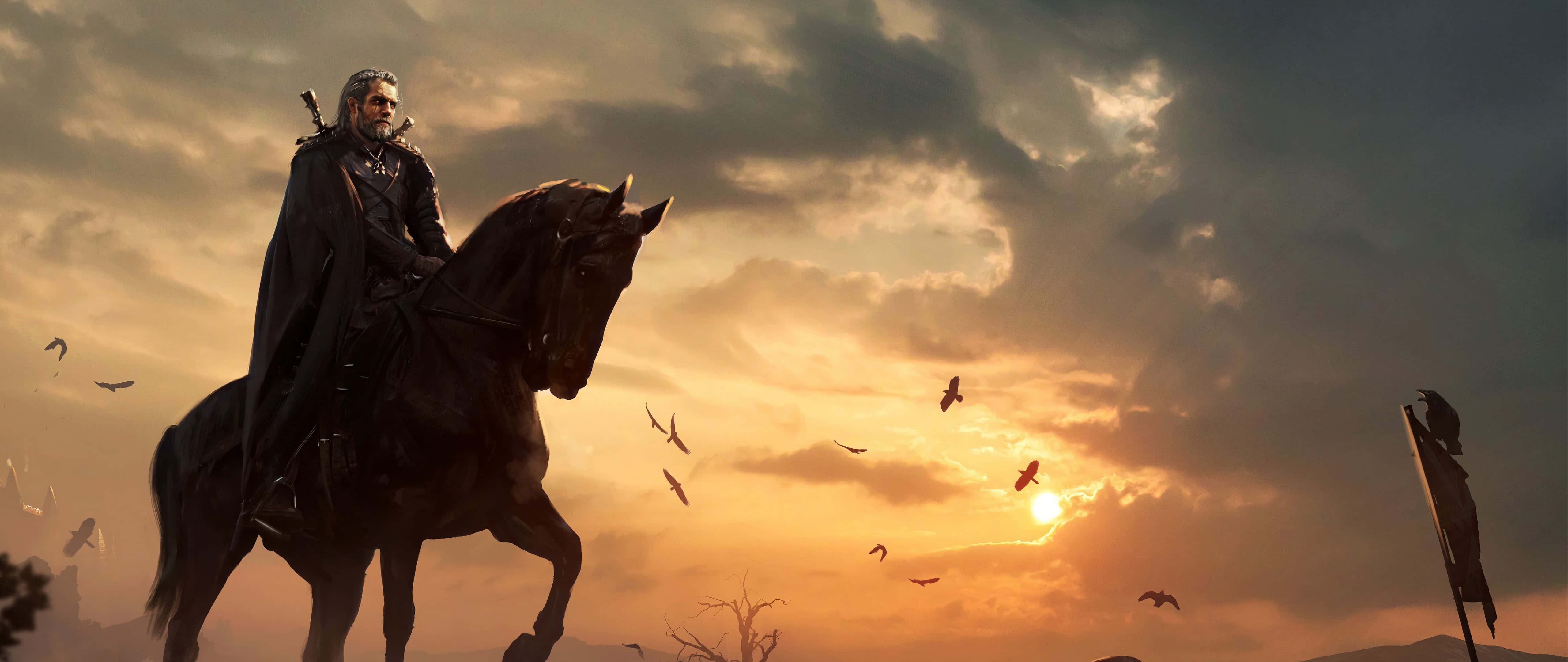 Ultrawide 4K 桌布 壁紙 — 一位孤獨的騎士騎著馬，在戲劇性的日落天空下奔馳，鳥兒在他周圍飛翔。