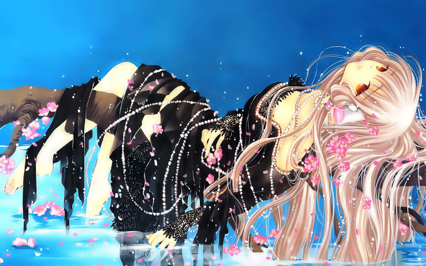 Chobits 桌布 壁紙 — 一位寧靜的動漫女孩，長長的金色頭髮和粉紅色的花朵，在充滿活力的天空下漂浮在冰藍色的水中。