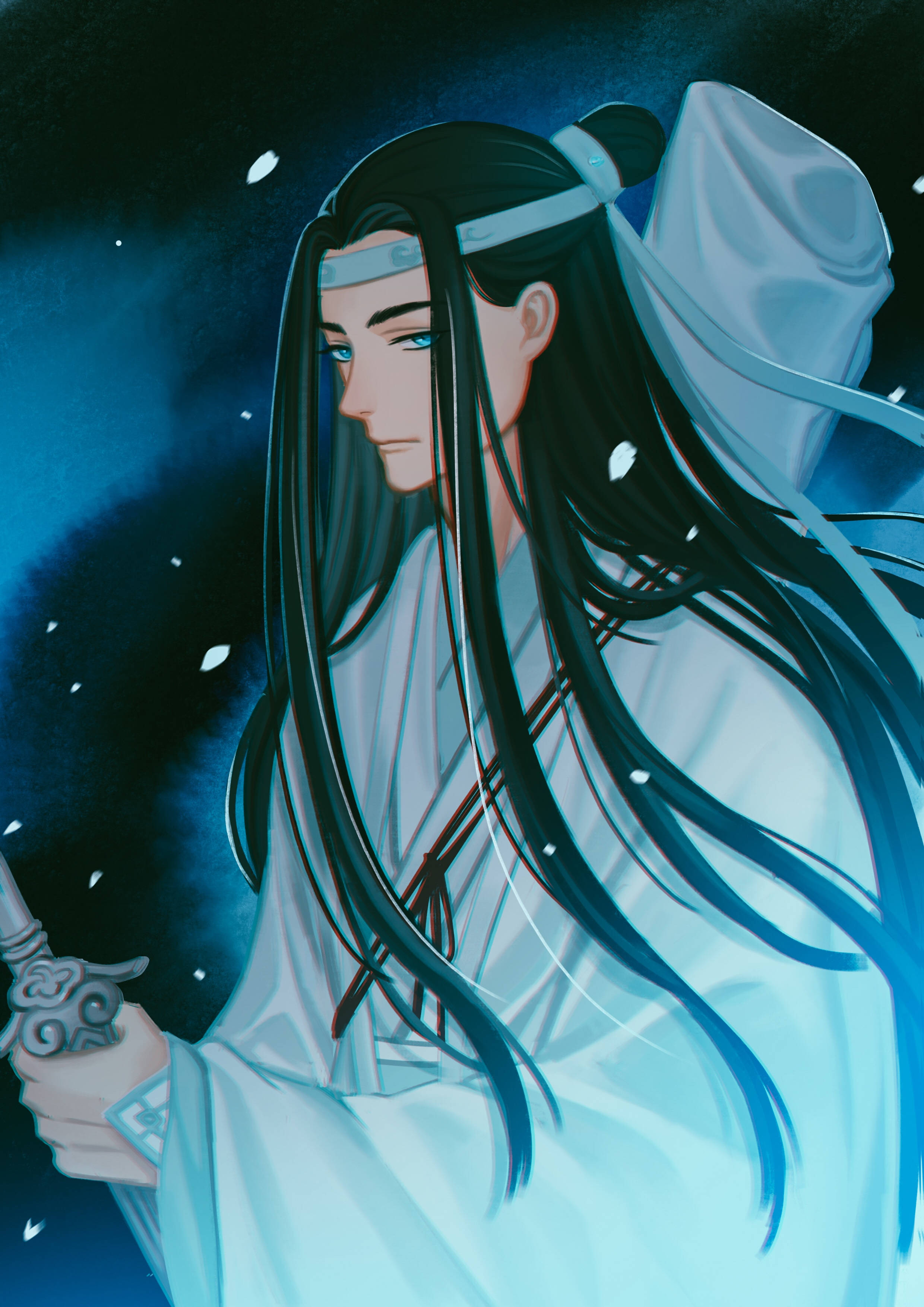 mo 桌布 壁紙 — 一位寧靜的動漫戰士，長長的黑髮和白色長袍，在繁星點點的夜空下，手持劍，花瓣飄落。