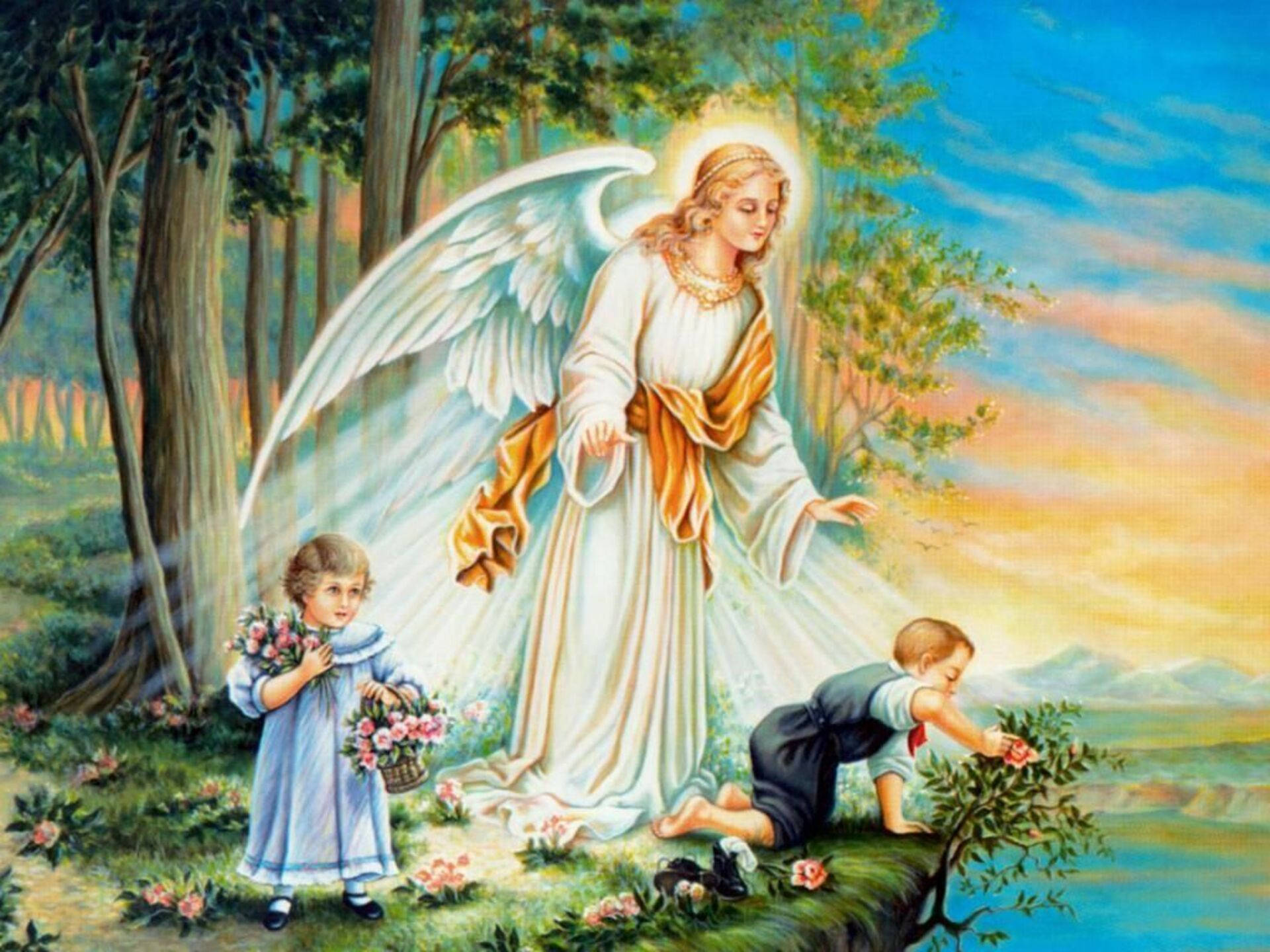angels 桌布 壁紙 — 一位寧靜的天使，白色翅膀，在日落時分溫柔地看著陽光普照的森林空地上的兩個孩子。
