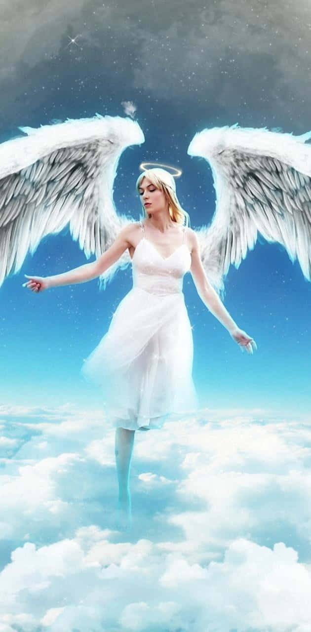 Beautiful Angel 桌布 壁紙 — 一位寧靜的天使展開白色翅膀，在繁星點點的暮色天空下，優雅地飄浮在蓬鬆的雲層之上。