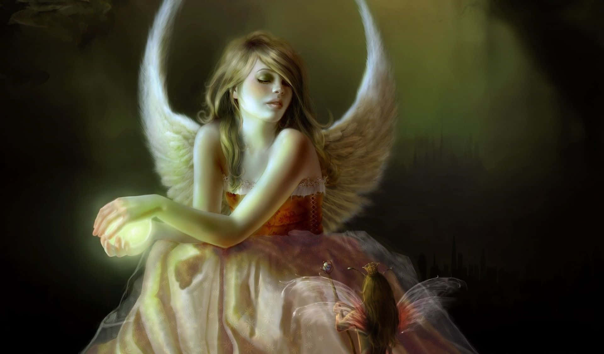 Cute Fairy 桌布 壁紙 — 一位寧靜的天使帶著發光的翅膀，懷抱著一個發光的球體，而一個小精靈伴侶在她旁邊的神秘昏暗森林中休息。