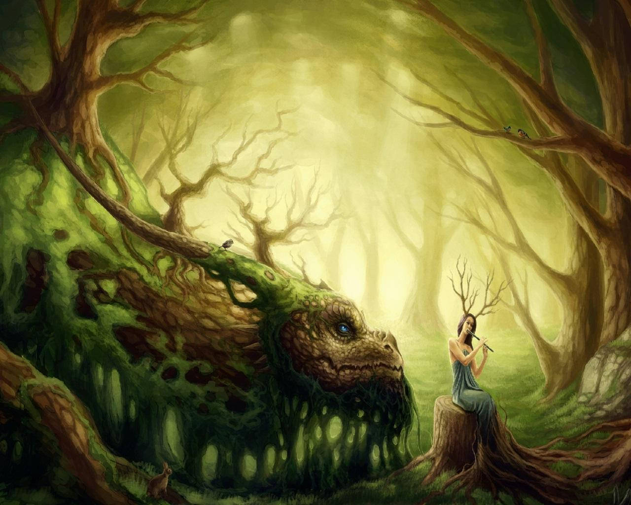 地龍 桌布 壁紙 — 一位寧靜的女子在金光沐浴的神秘森林中，在長滿苔蘚的巨大樹龍旁邊吹奏長笛。